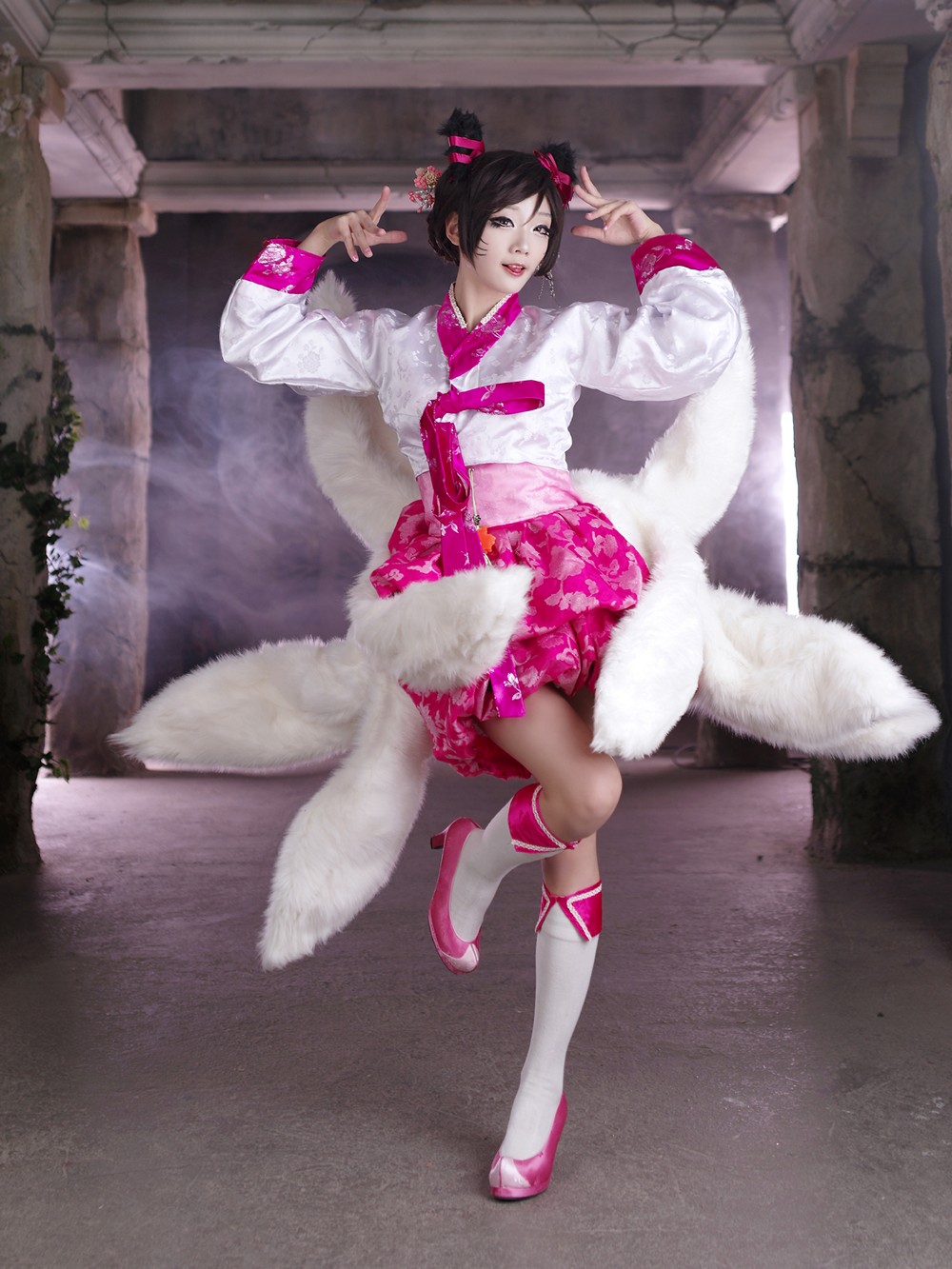 121_League_of_Legends_Divine_Dynasty_Ahri_16.jpg