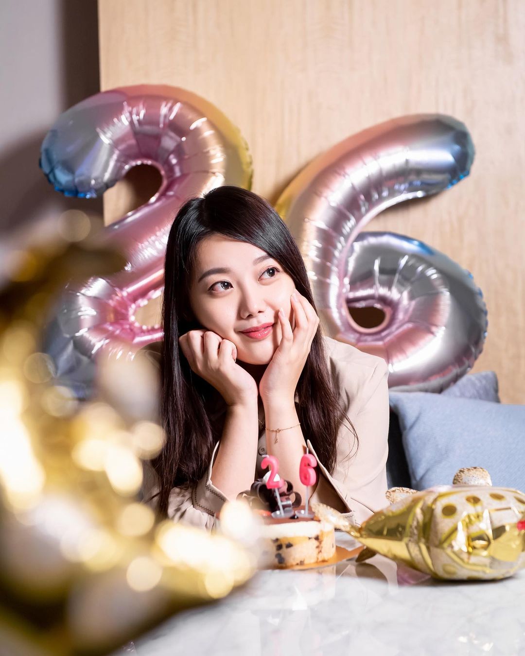 美腿辣妹「妃兒」穿上誘人黑絲來魅惑你的心 - 美女圖 -