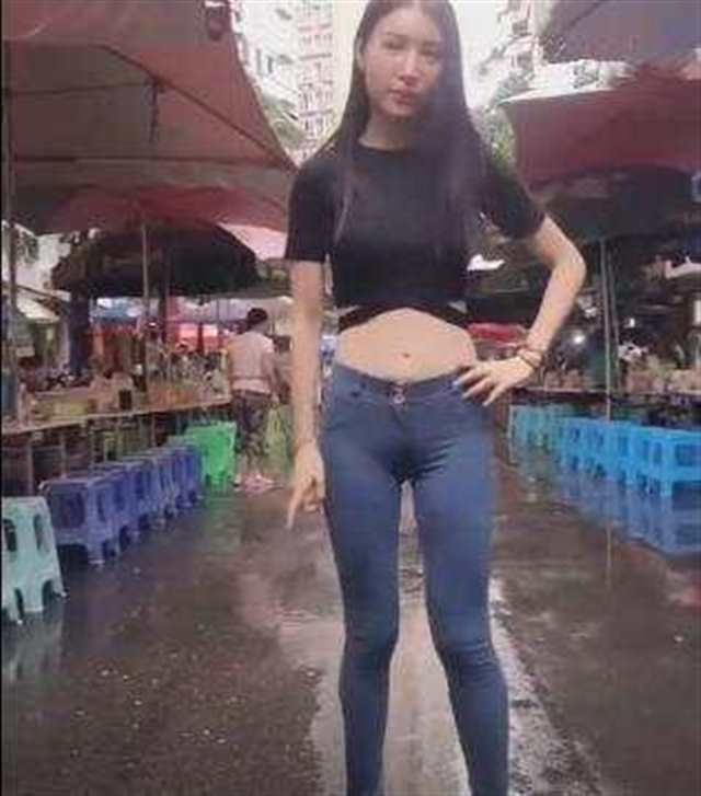 美女緊身褲陰縫照開腿照 - 貼圖 - 清涼寫真 -
