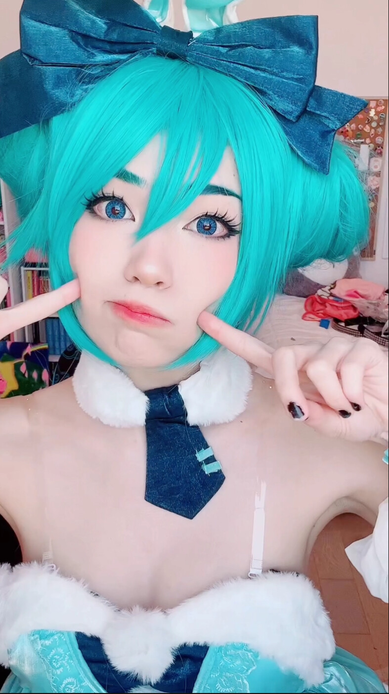 Emiru_Miku_04.jpg