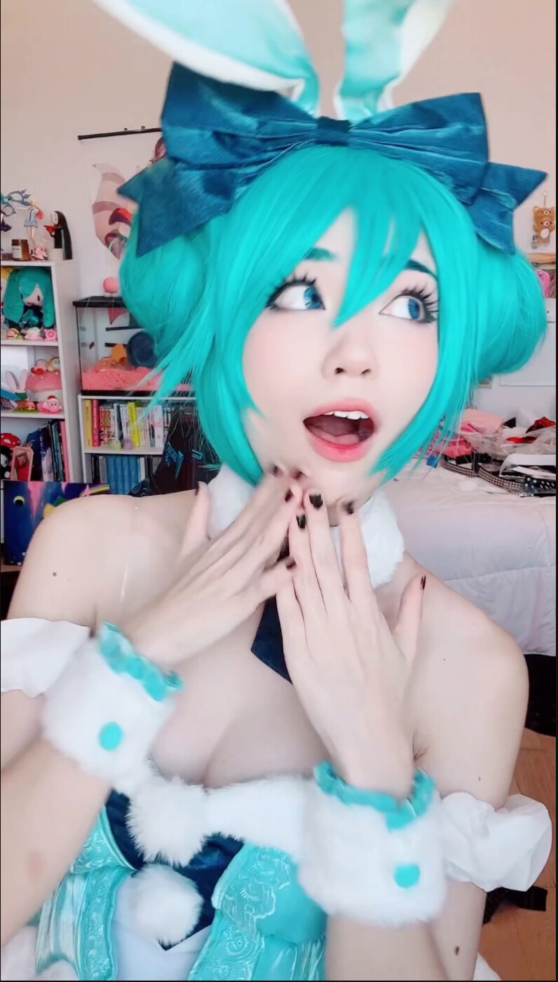 Emiru_Miku_15.jpg