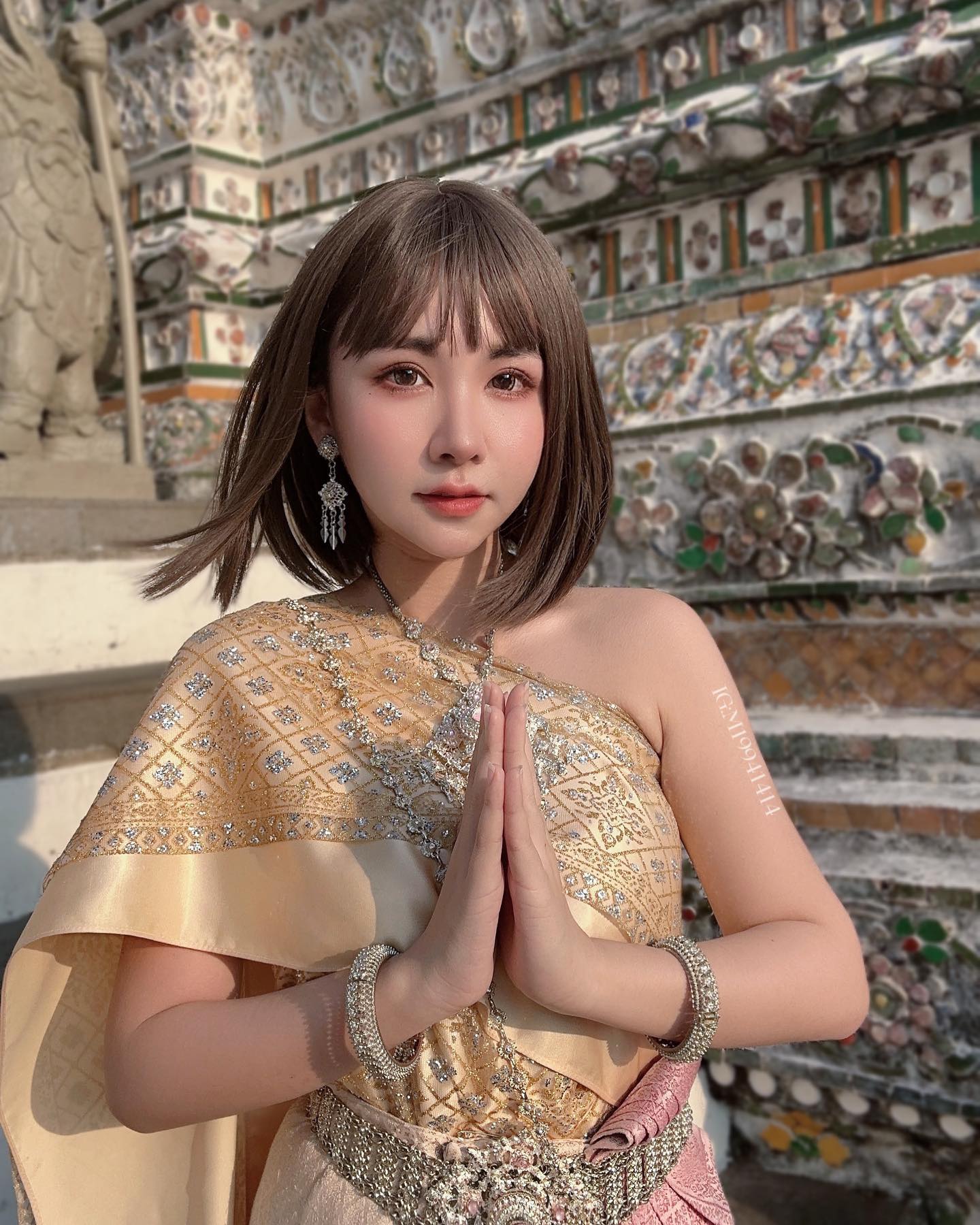 【6upoker】JKF女郎泰國傳統服飾合輯　小露香肩展現性感讓人著迷
