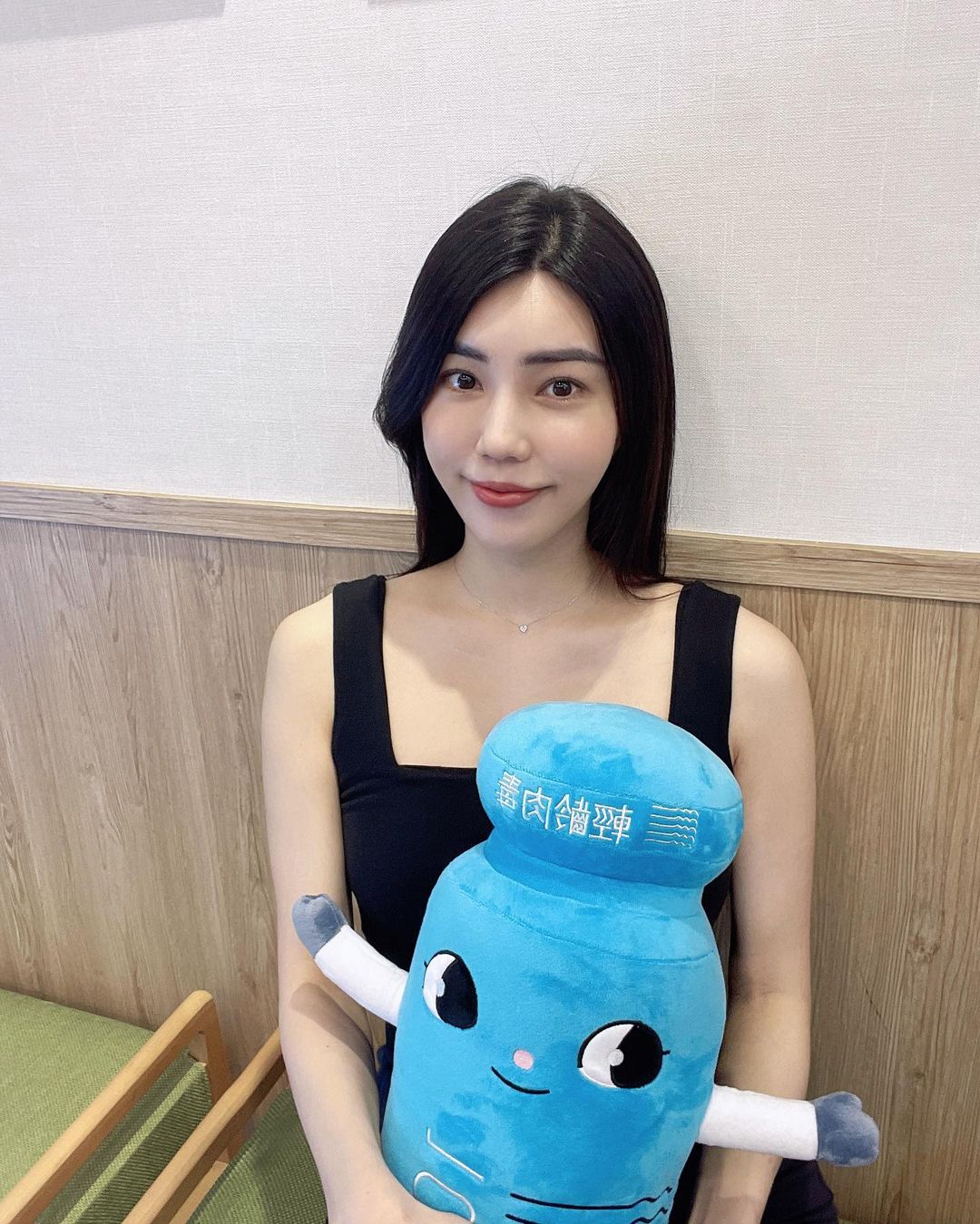 氣質女孩「Rong」深邃大眼加上白嫩身材讓人讚不絕口 - 美女圖 -