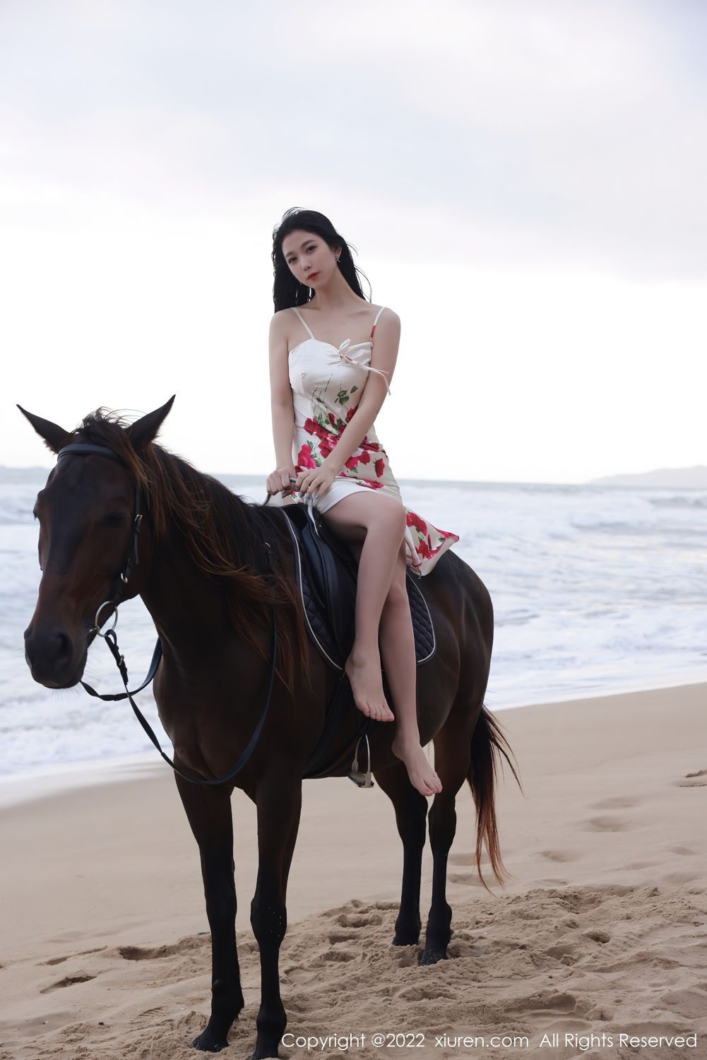 李雅柔182CM 海邊高開叉復古長裙，騎馬漫步盡顯優雅風情