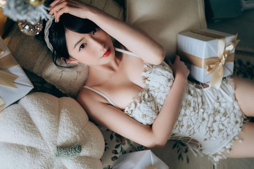 時裝美模「柯姿KZI」甜美臉蛋配上御姊身材 讓人著迷不已 - 美女圖 -