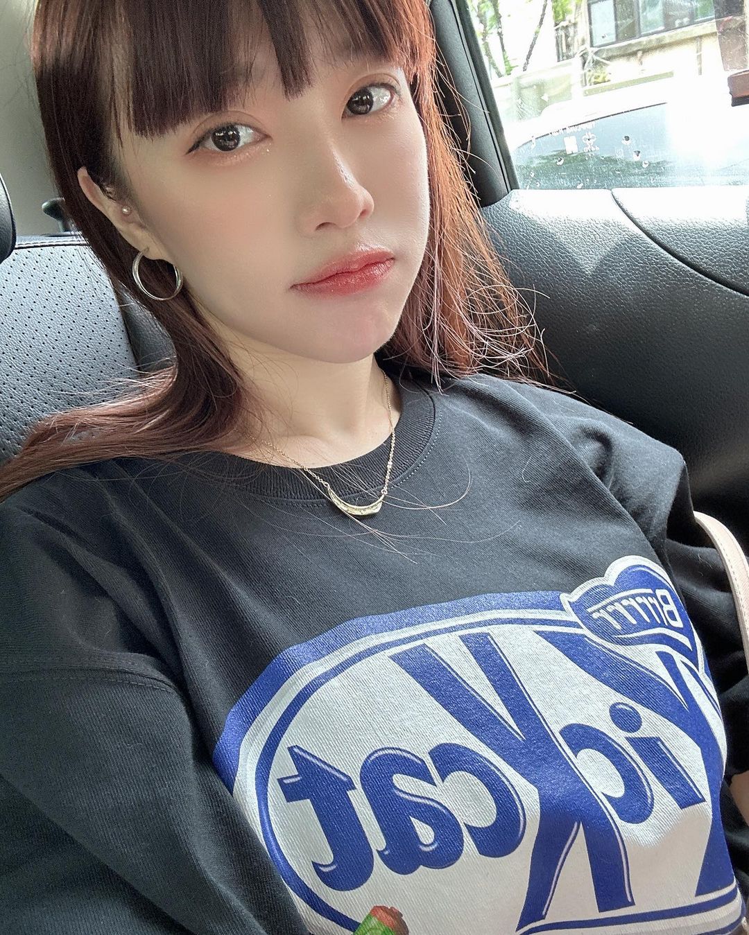 小隻馬正妹「夏涵芝」炸出凶猛乳量  曬魔鬼身材 - 美女圖 -