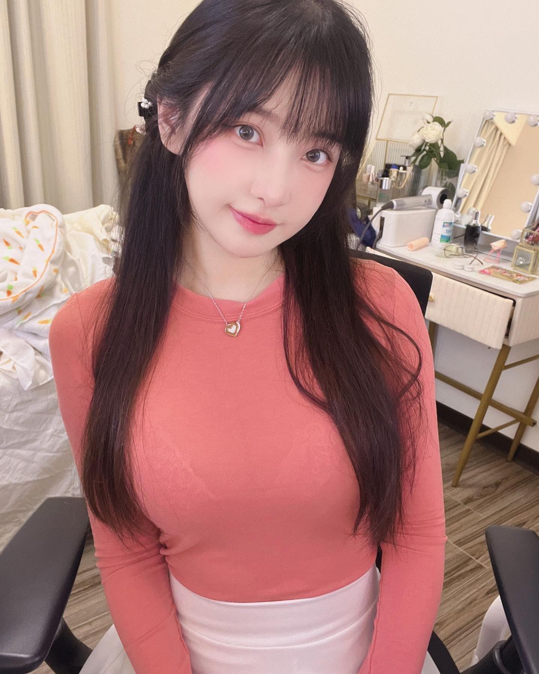 極品奶妹「依梨」豐滿的優質乳量好撩人呀！ - 美女圖 -