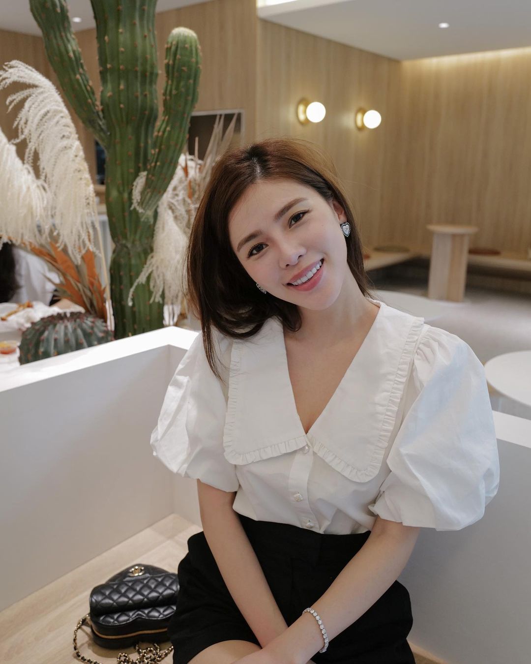 正妹「吳采臻」臉蛋有股迷人的氣質 性感身段太挑逗 - 美女圖 -