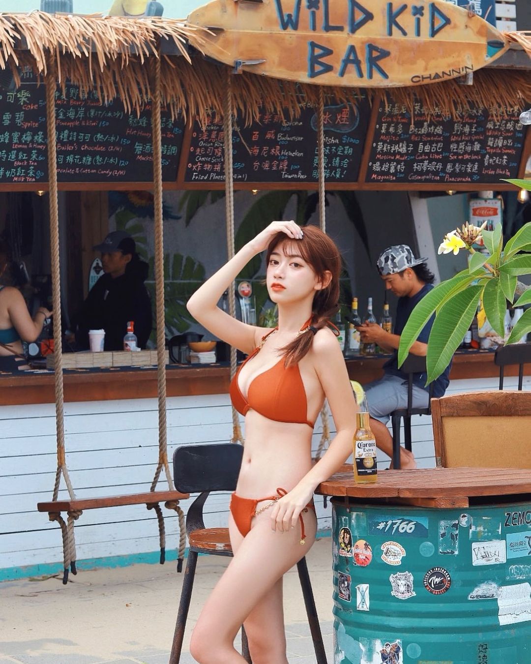 氣質美人「以涵」胸前太豪邁 若隱若現還想看更多 - 素人正妹 -