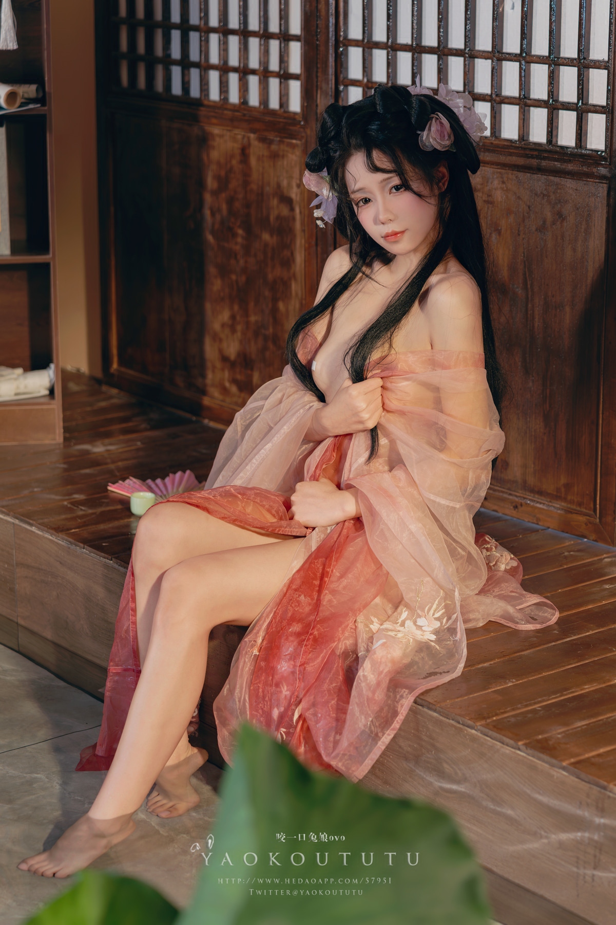【網路美圖】 咬一口兔娘 - 醉倒荷塘邊 - 貼圖 - 清涼寫真 -