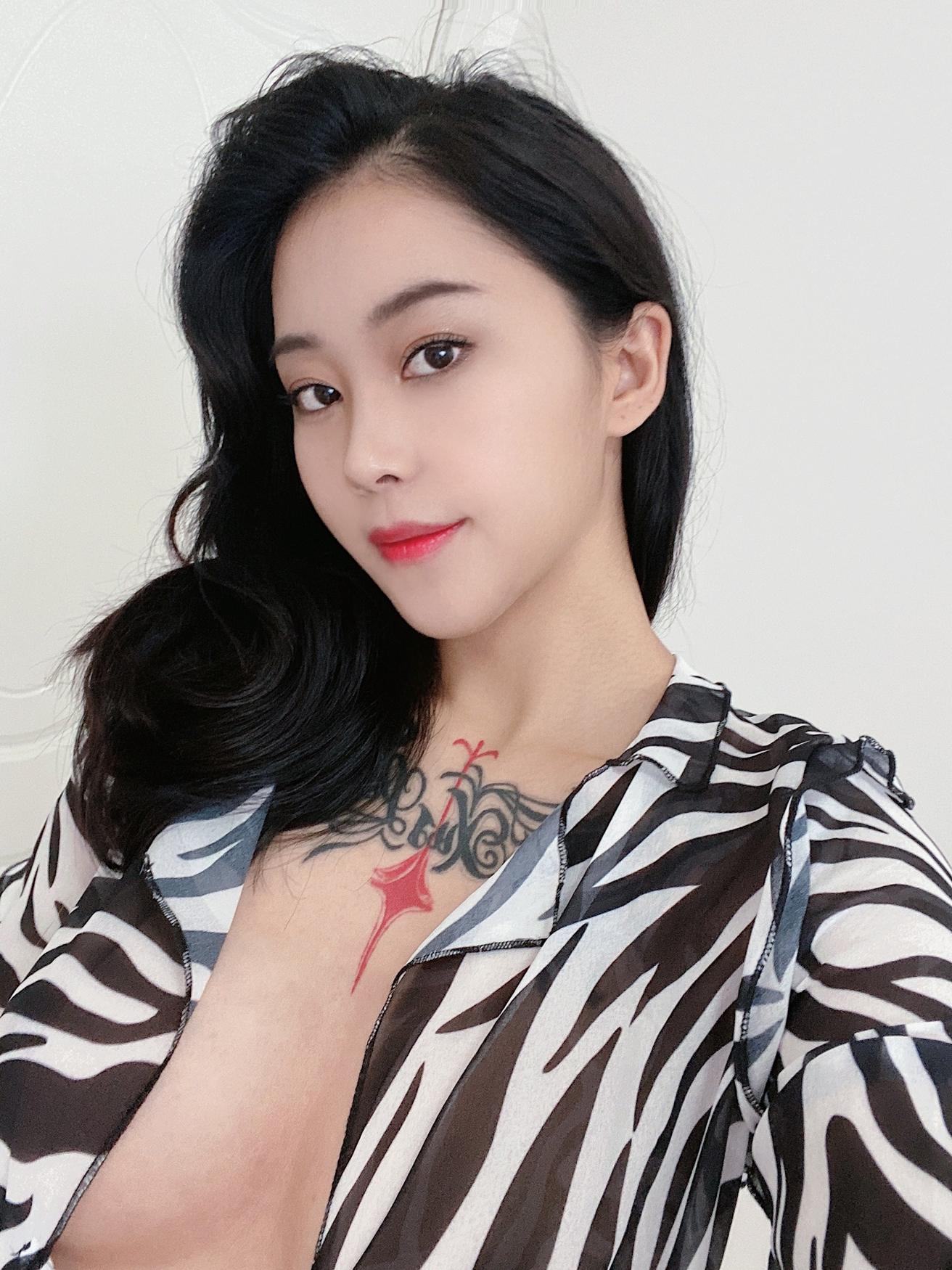 【Onlyfans】福利姬 -鶴宇 美魔女私拍福利圖 (六) - 貼圖 - 絲襪美腿 -