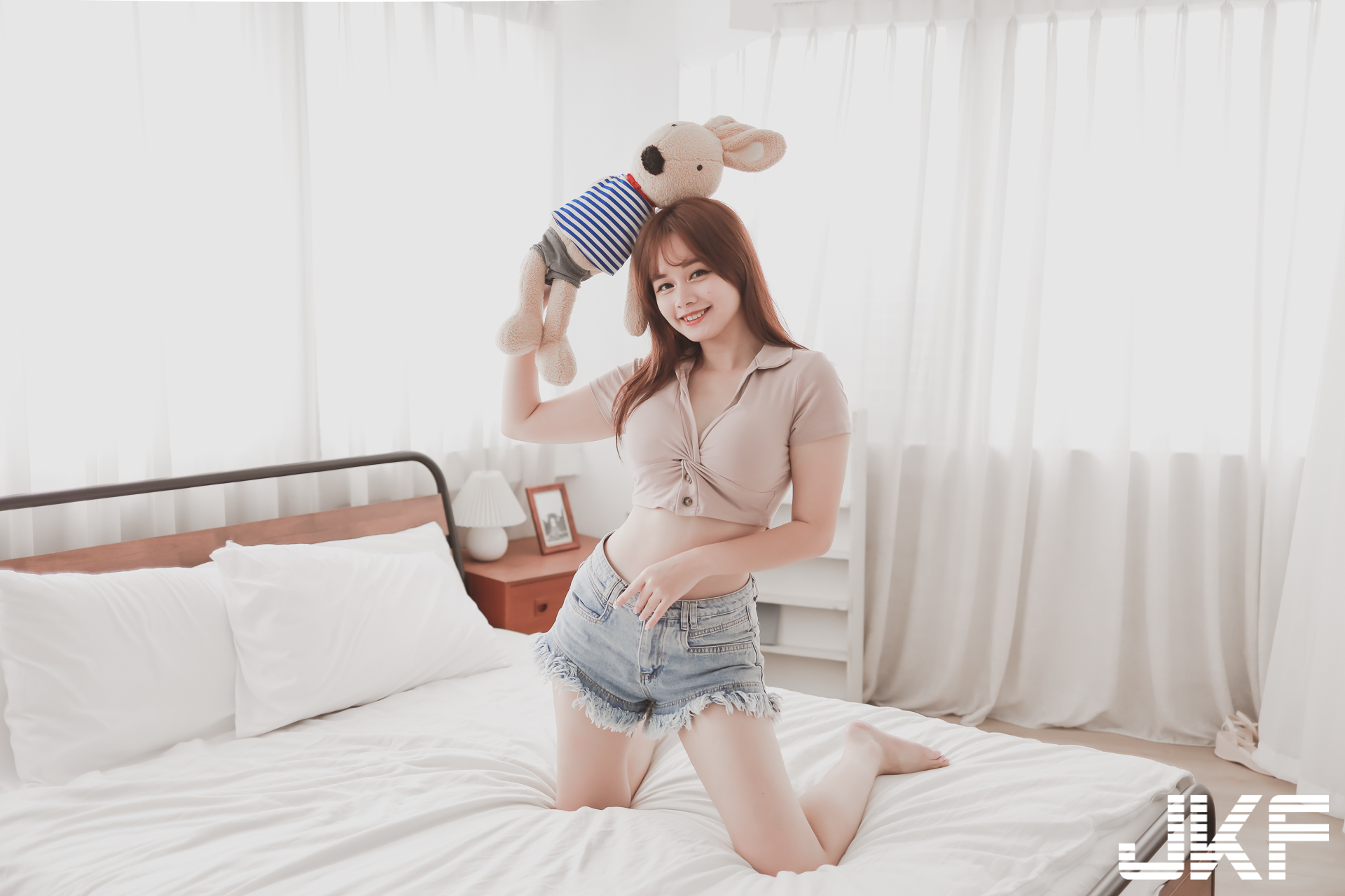 甜美女友「李樂樂」假日悠閒時光，爆乳雪肌讓人深陷戀愛！