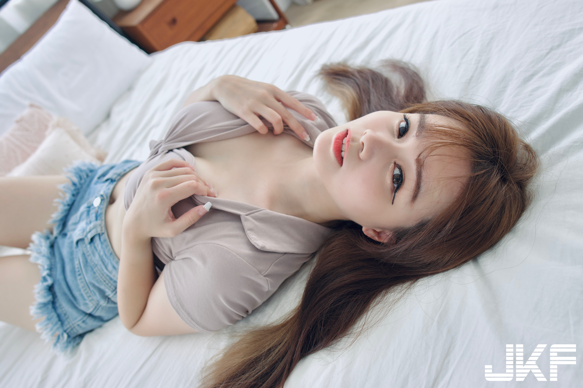 甜美女友「李樂樂」假日悠閒時光，爆乳雪肌讓人深陷戀愛！