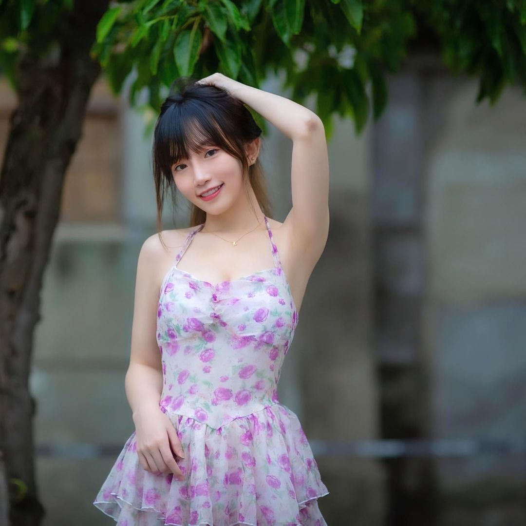 來接酒！超甜正妹「咪喔Mio」跑跳東京海岸，「酒倒美乳」淋濕