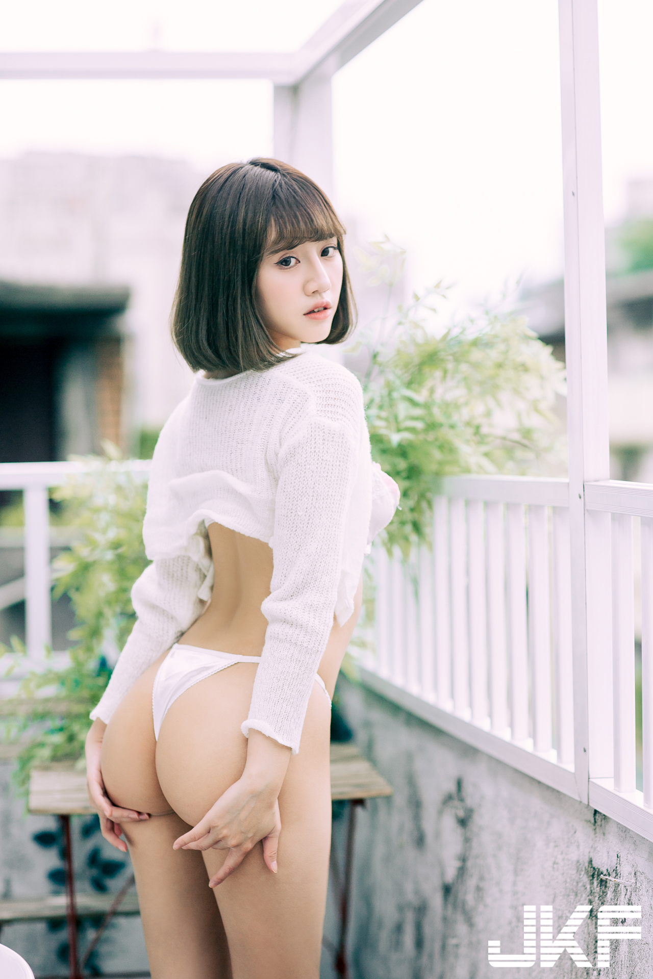 超人氣巨乳小可愛「涵涵HanHan」，粉嫩內衣秀「白嫩蜜桃臀」好迷人！