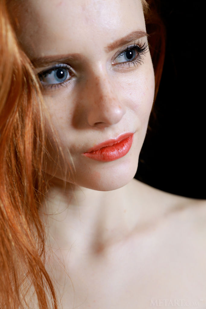 MetArt_Dark-Room_Bella-Milano_low_0019.jpg