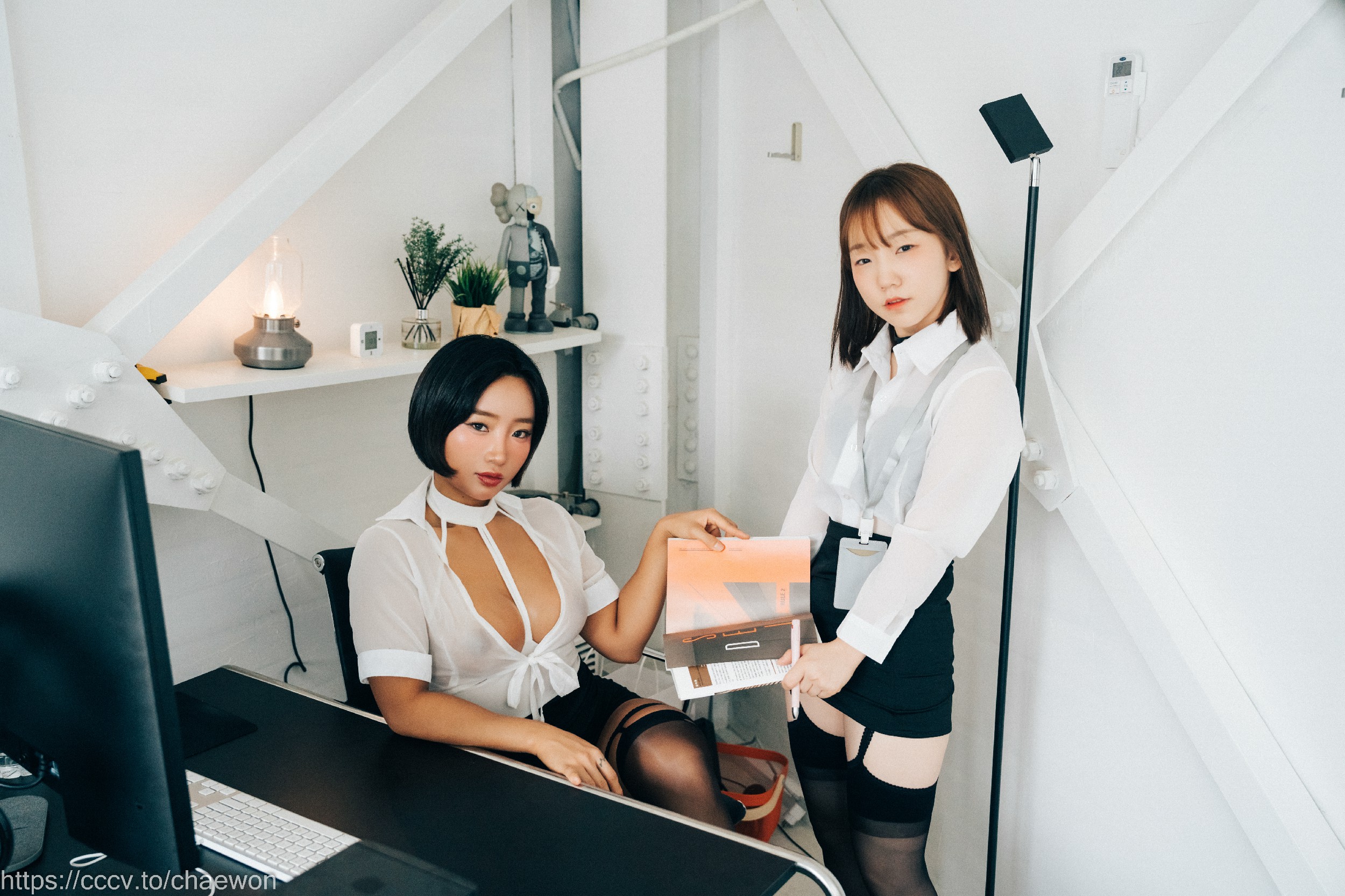 Loozy-Booty-Queen-and-Yeri-Office-Master-MrCong.com-005.jpg