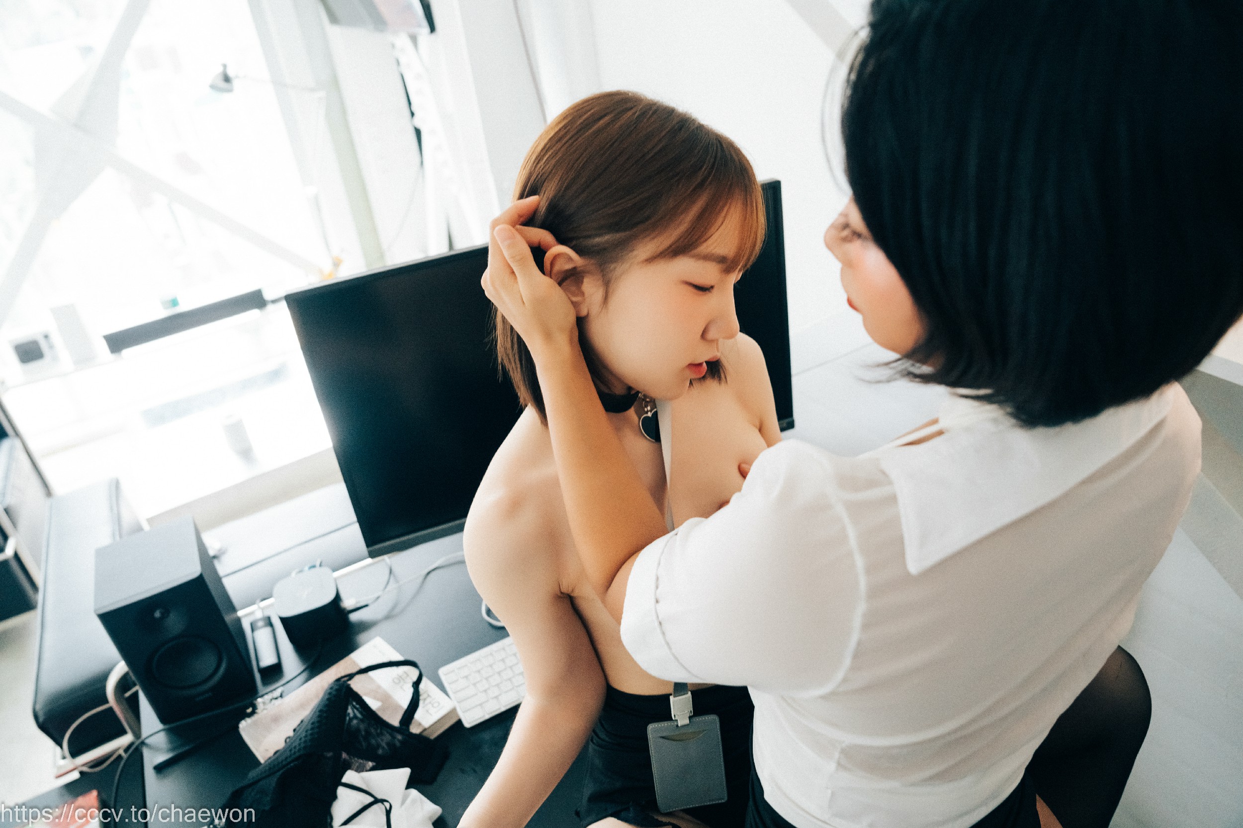 Loozy-Booty-Queen-and-Yeri-Office-Master-MrCong.com-063.jpg