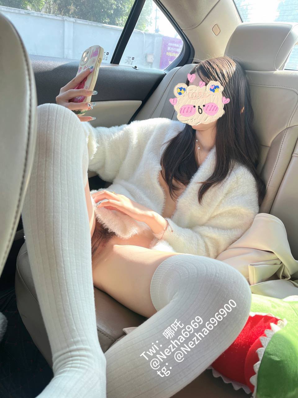 F92PA8AbEAAyz1_.jpg