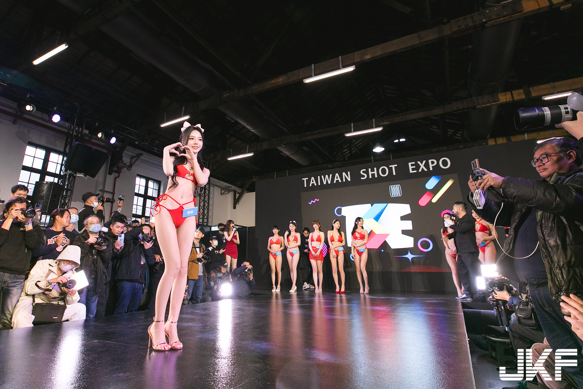 TSE台灣寫真博覽會正式開場！各國女星「火辣登台」熱情招呼粉絲
