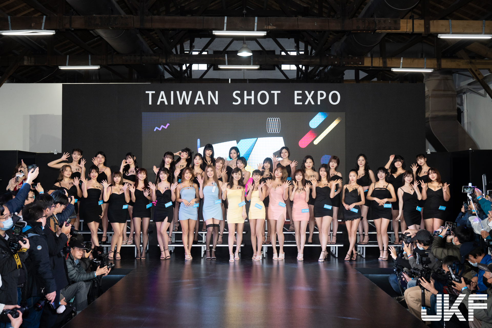 TSE台灣寫真博覽會正式開場！各國女星「火辣登台」熱情招呼粉絲
