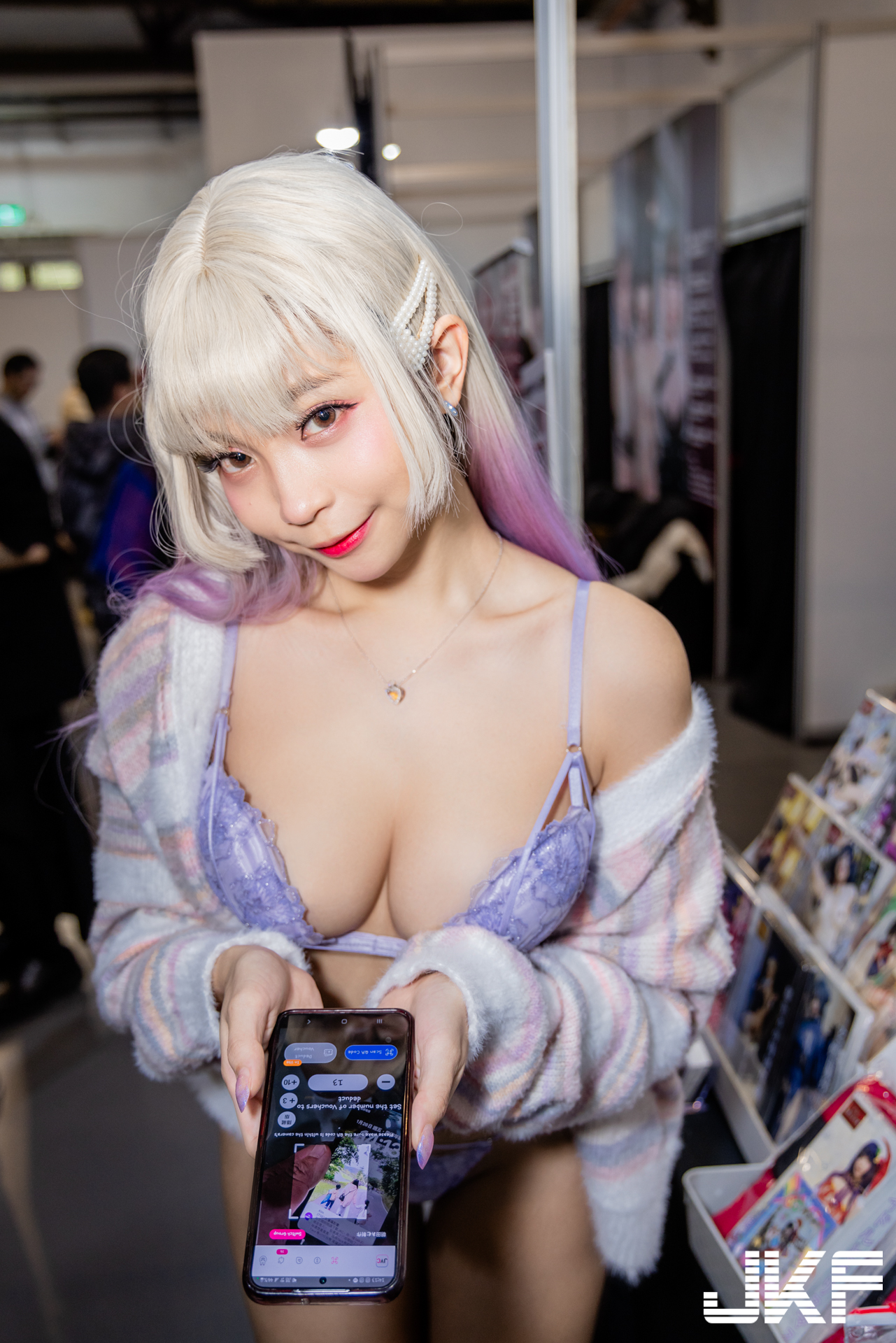 精靈系Coser「仁美」連續三天高人氣！「巨乳翹臀」讓粉絲近距離狂攝