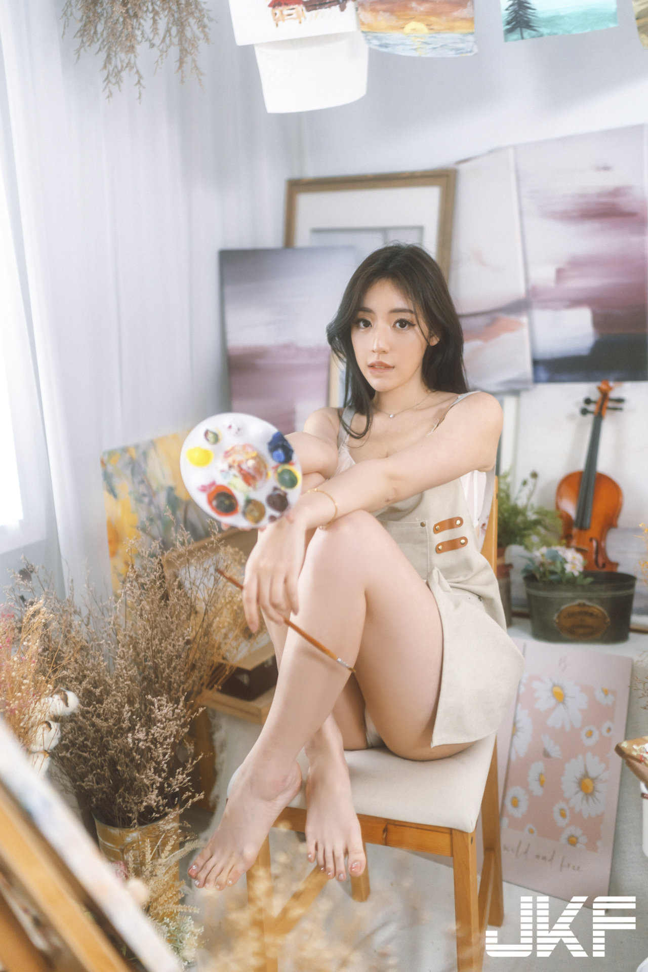 美胸女神「謝立琪KiKi」的誘惑深溝挑逗，「火辣S曲線」胴體超撩人！