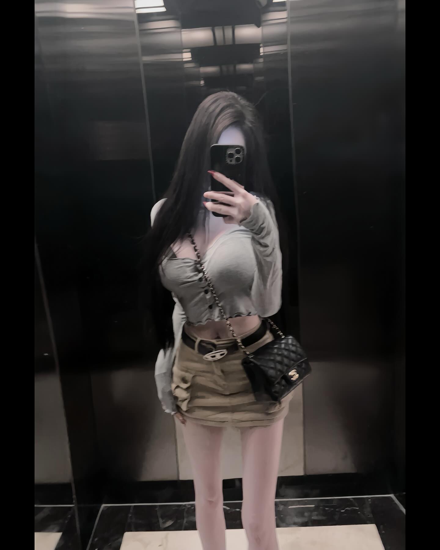 「巨乳JK」日本站台等電車！超發育雙峰和白嫩美腿讓人想搭訕