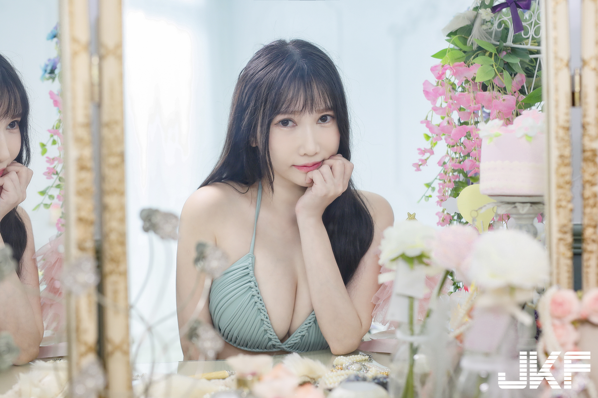 與可愛正妹「又又」的甜蜜約會，「2套爆乳造型」給你雙重火辣體驗！