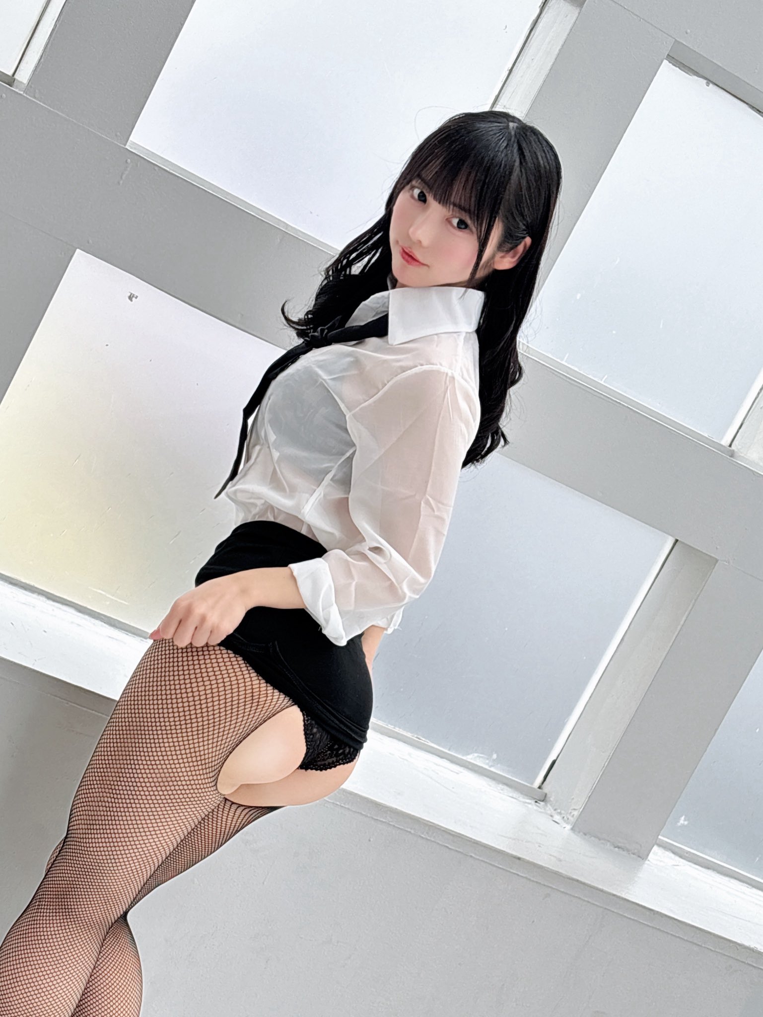 現在女偶像的尺度都這麼大嗎？女團正妹「近距離露美乳」超肉感畫面驚呆粉絲