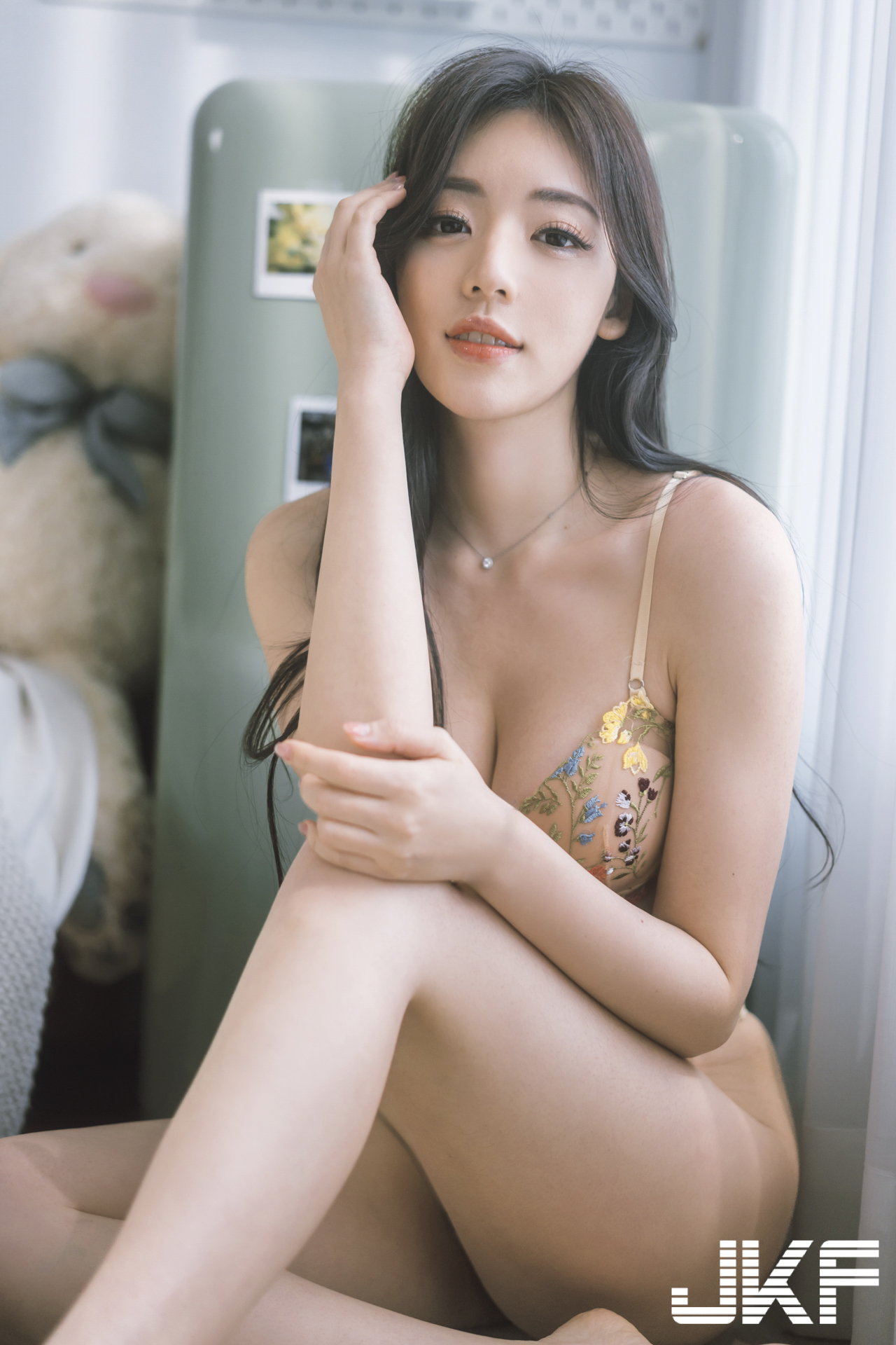 美術系女友「謝立琪KiKi」的閨房秘事！性感雪乳嫩臀大放送