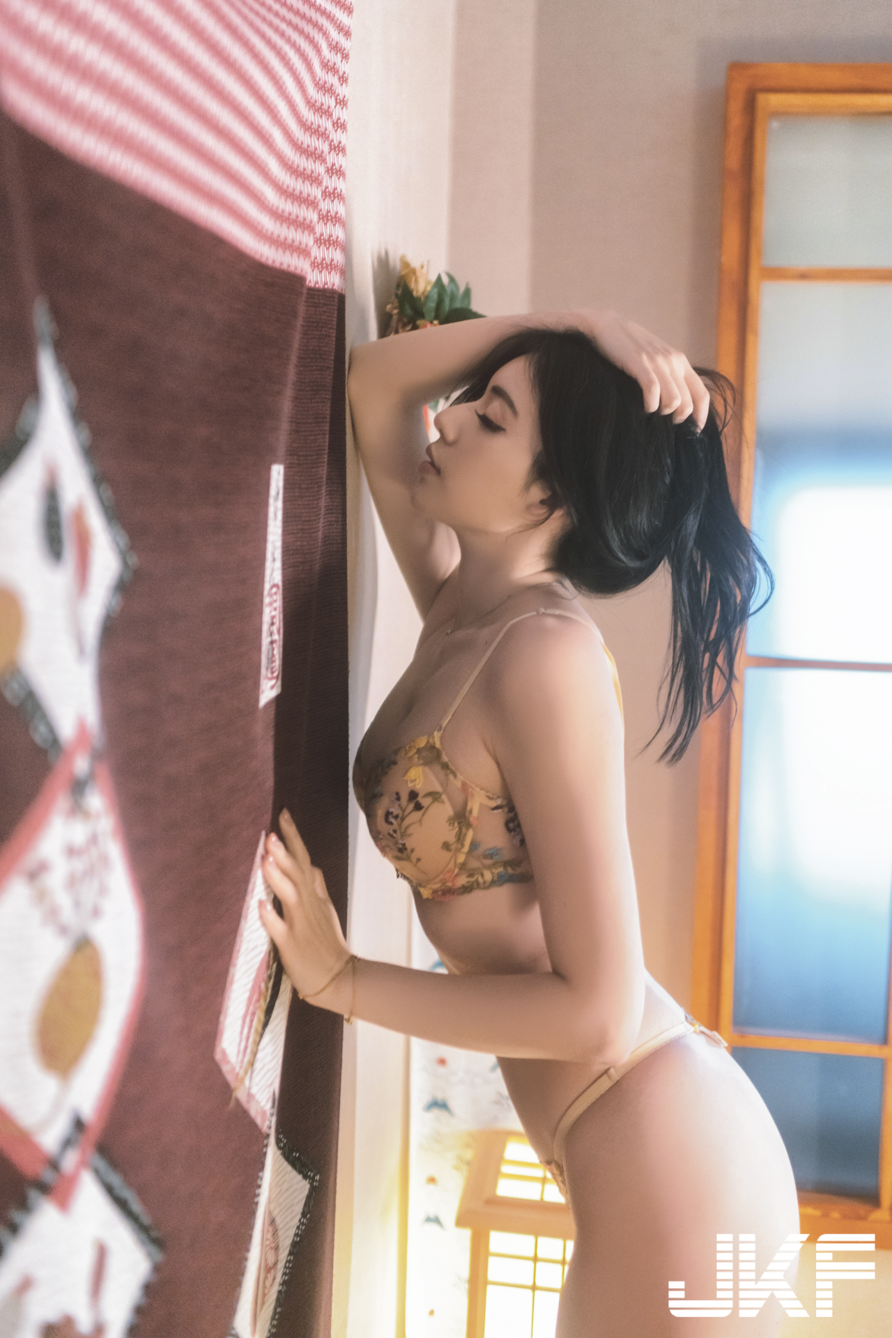 美術系女友「謝立琪KiKi」的閨房秘事！性感雪乳嫩臀大放送