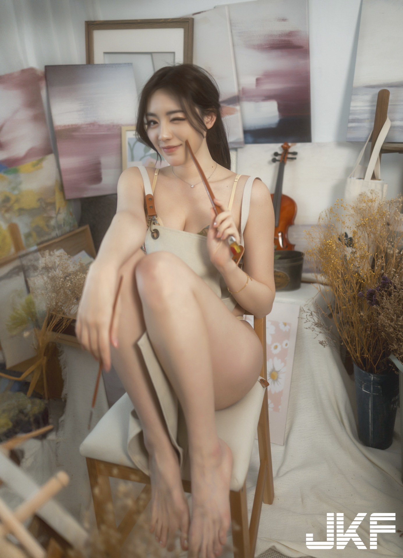 美術系女友「謝立琪KiKi」的閨房秘事！性感雪乳嫩臀大放送