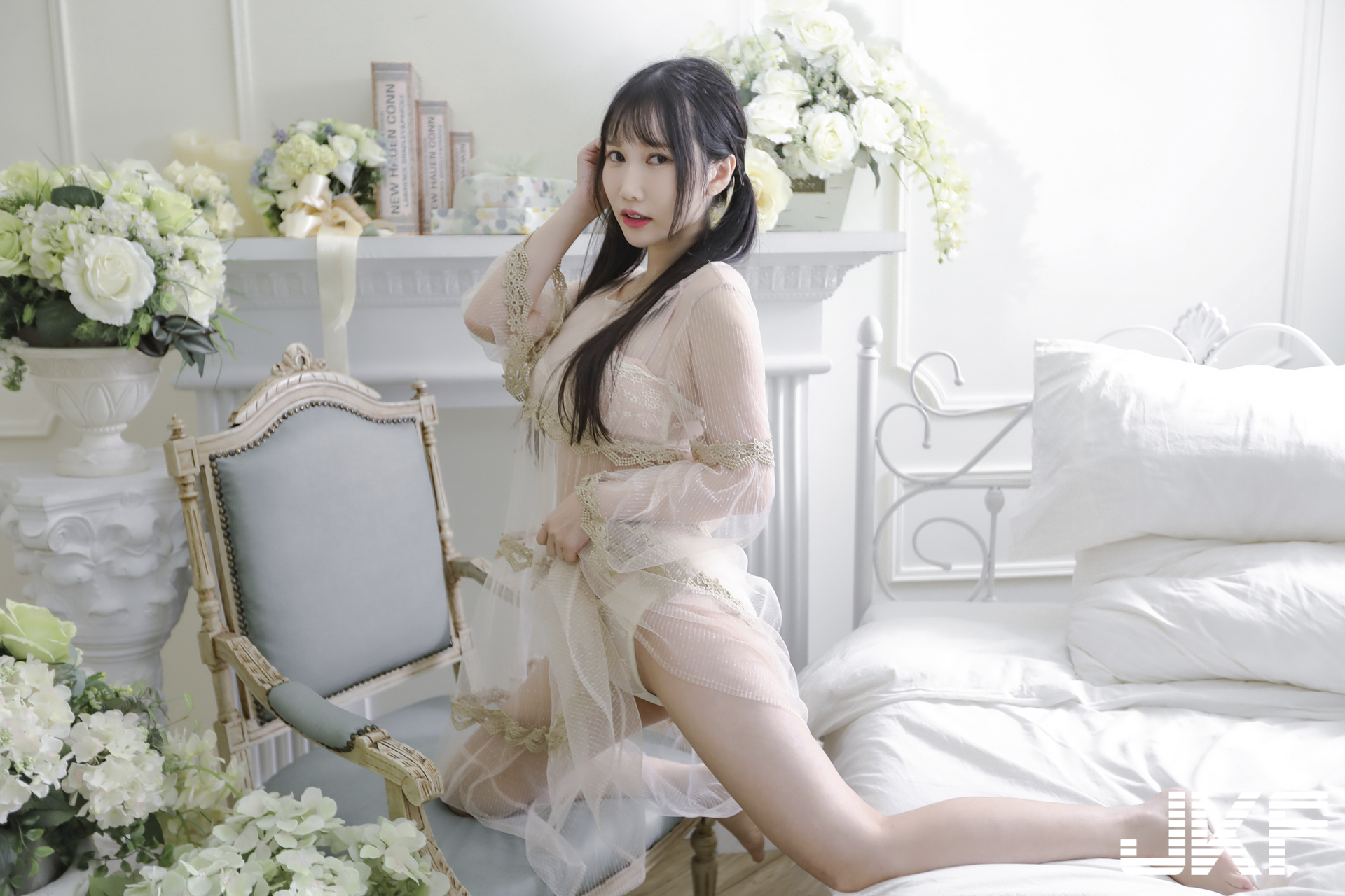 甜美正妹「又又」的薄紗誘惑！清純臉蛋下卻有著魔鬼身材！