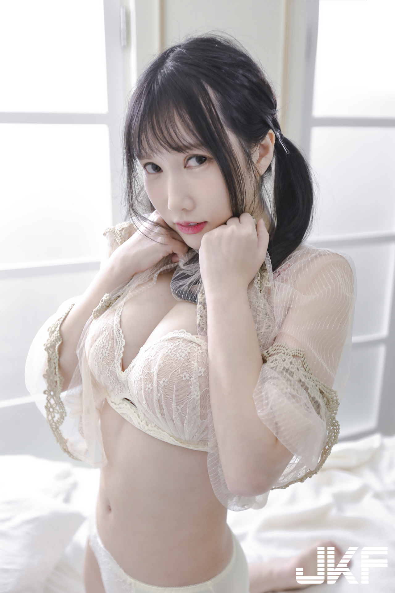 甜美正妹「又又」的薄紗誘惑！清純臉蛋下卻有著魔鬼身材！