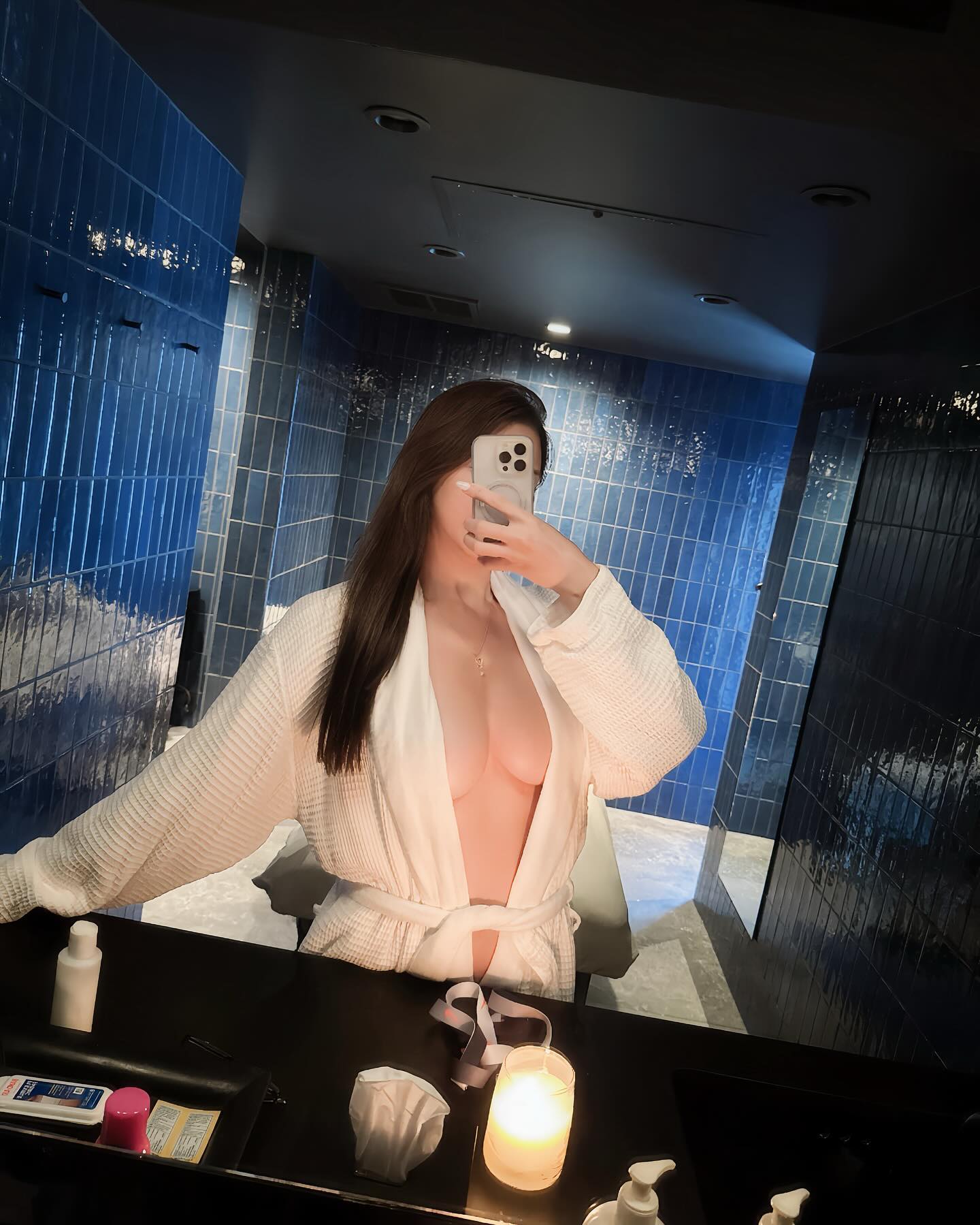這樣拍可以嗎？混血正妹「金娜娜」按摩時大膽露出，「人字型」巨乳好白好飽滿！