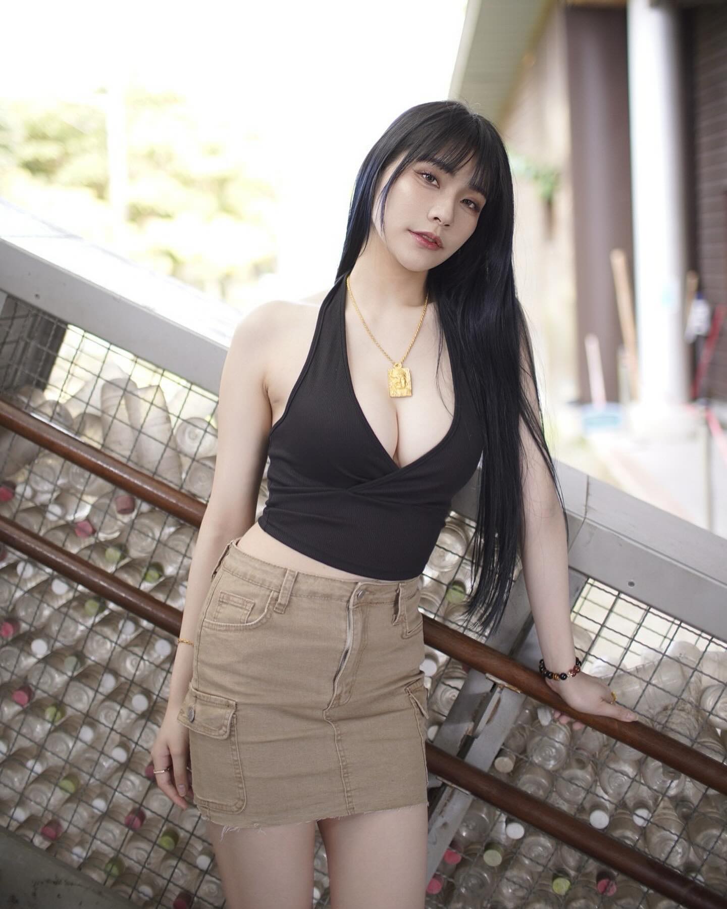 澎湖民宿老闆娘「熙熙」有夠正！「雪乳美腿」大方秀出，說要好好招待客人！