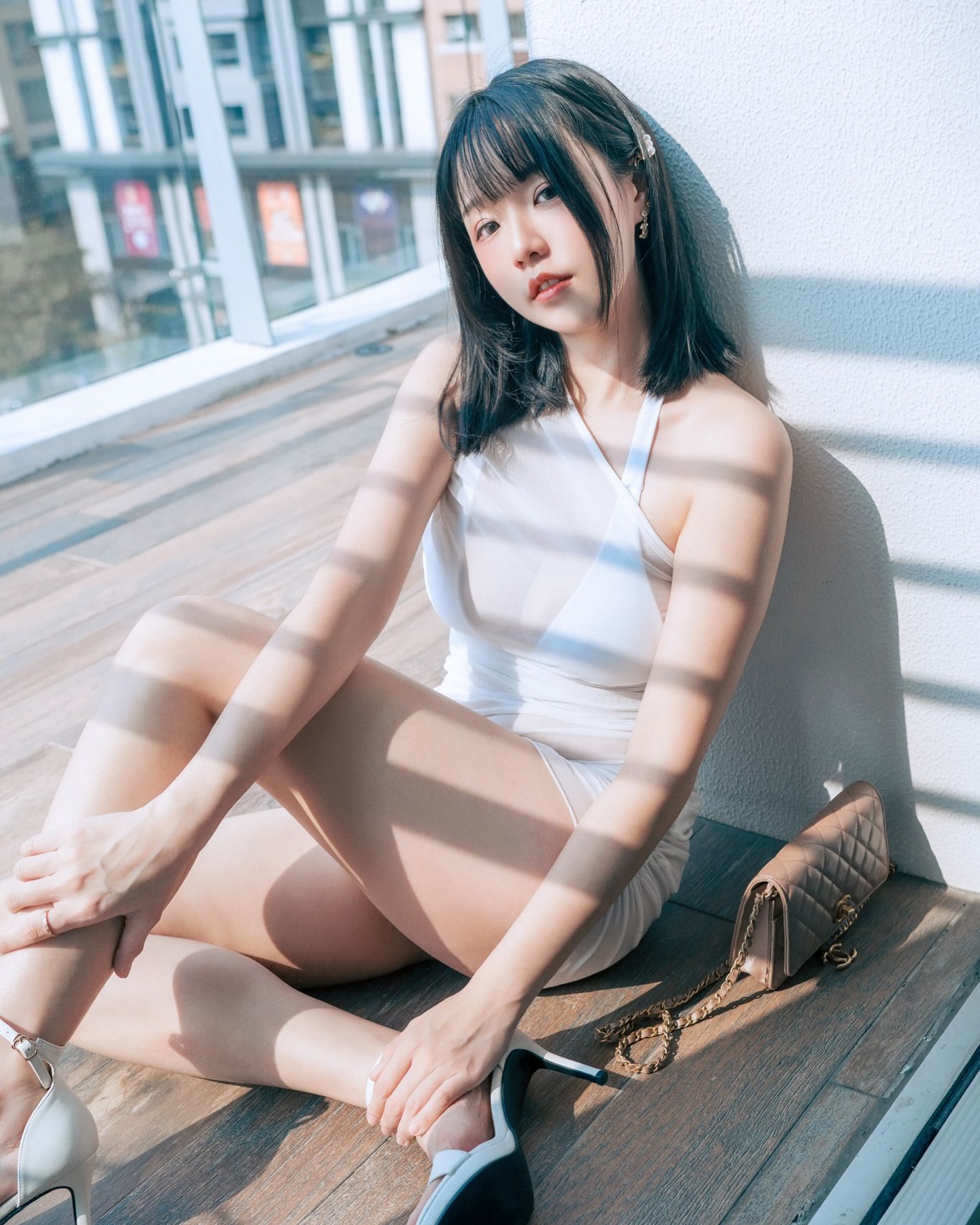 色氣滿點！JVID「旗袍色香妃」貼身旗袍完美修飾蜜大腿　若隱若現肉慾縱橫