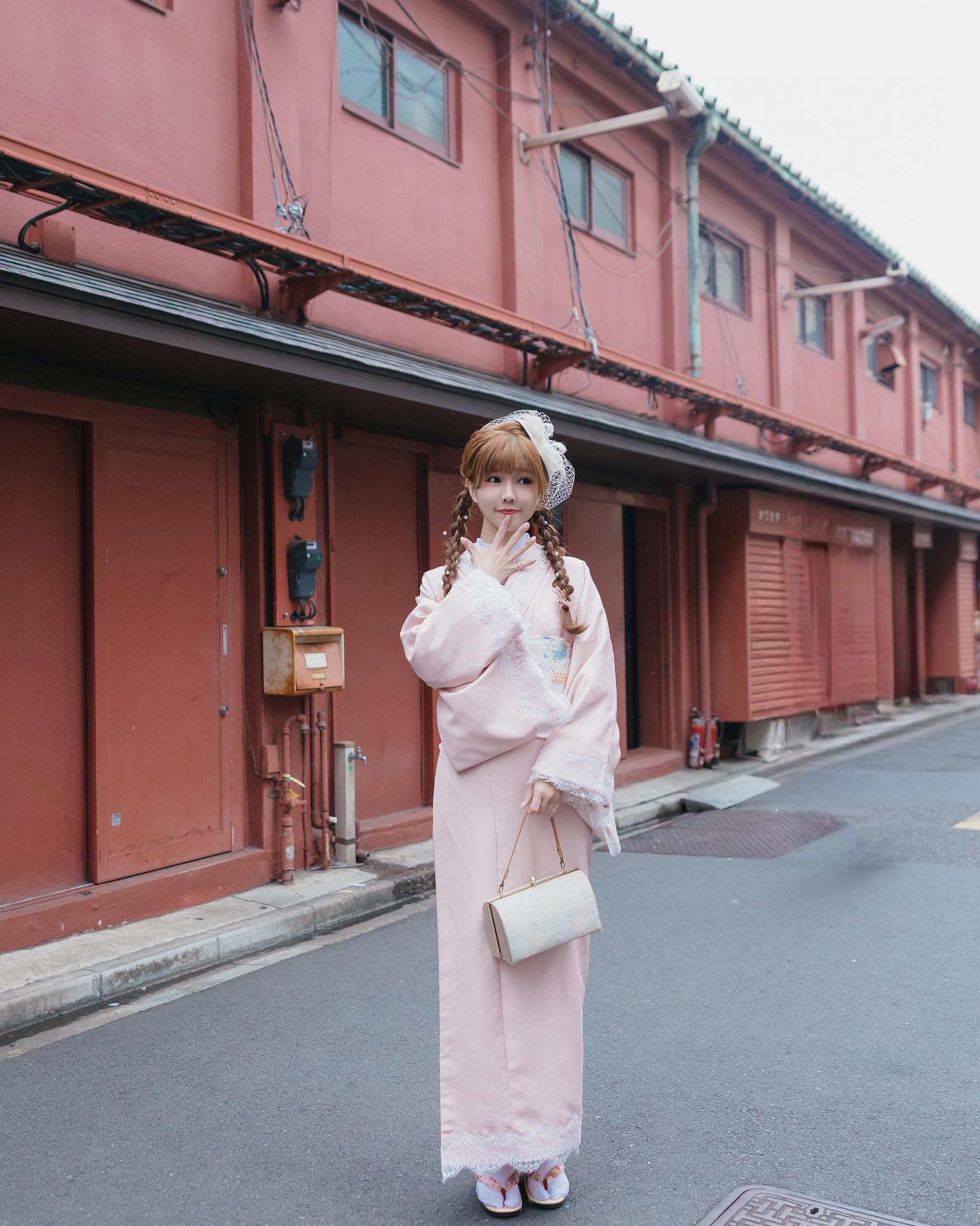 氣質正妹「凱蒂老師」遊東京完美融入當地！化身JK青春又甜美！