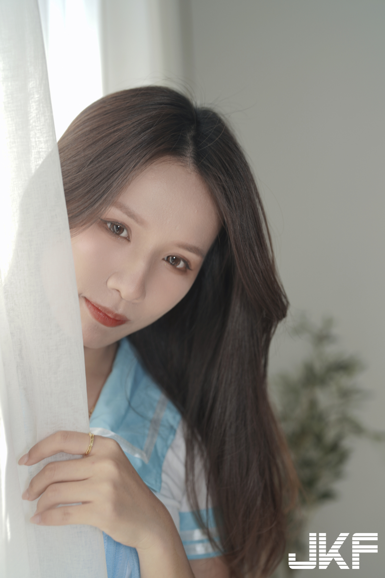 制服美少女「趙趙」火辣脫衣解放，「緊實有致的胴體」超迷人！