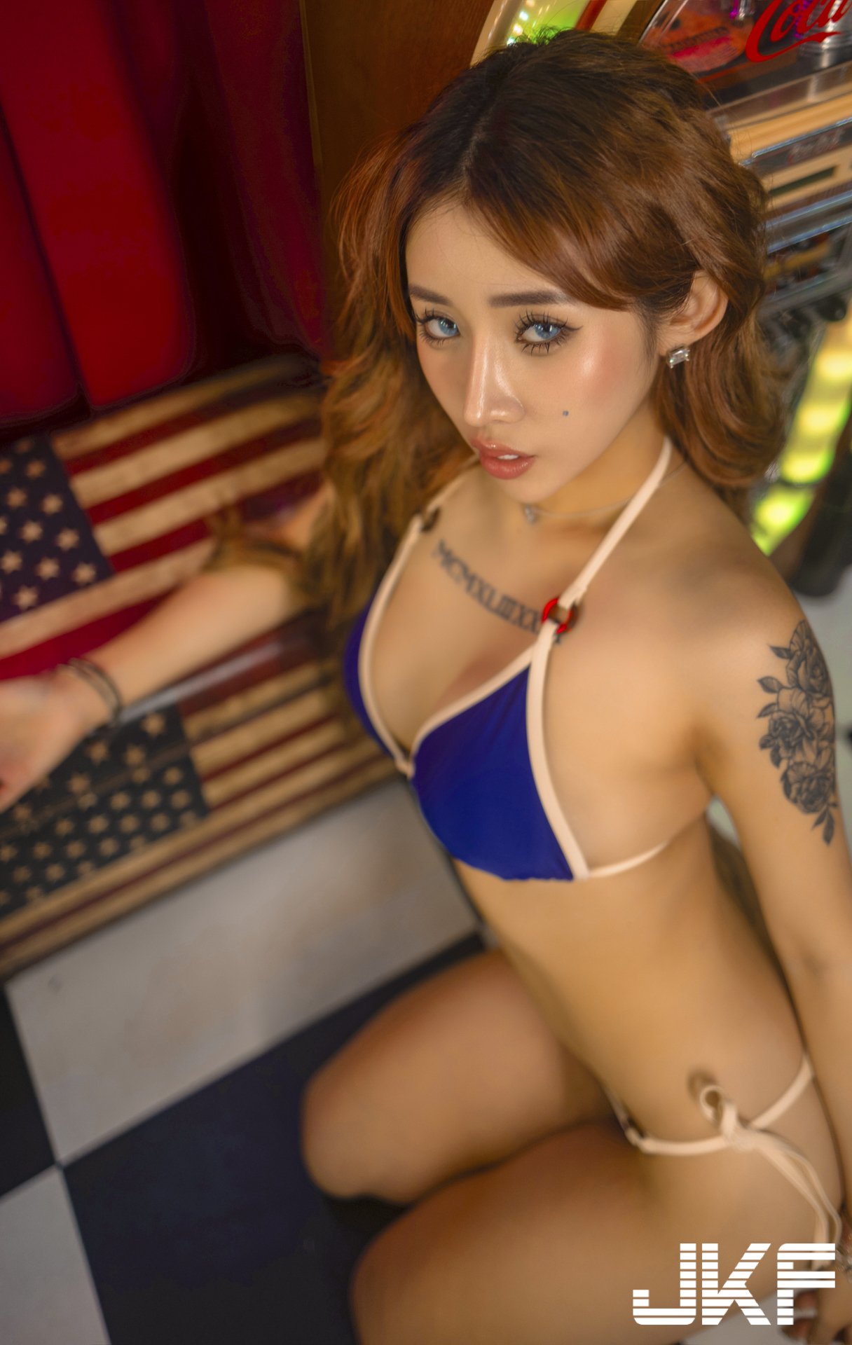 巨乳小隻馬「Bebe」養眼美胸誘惑，「超勻稱曲線」辣到極點！