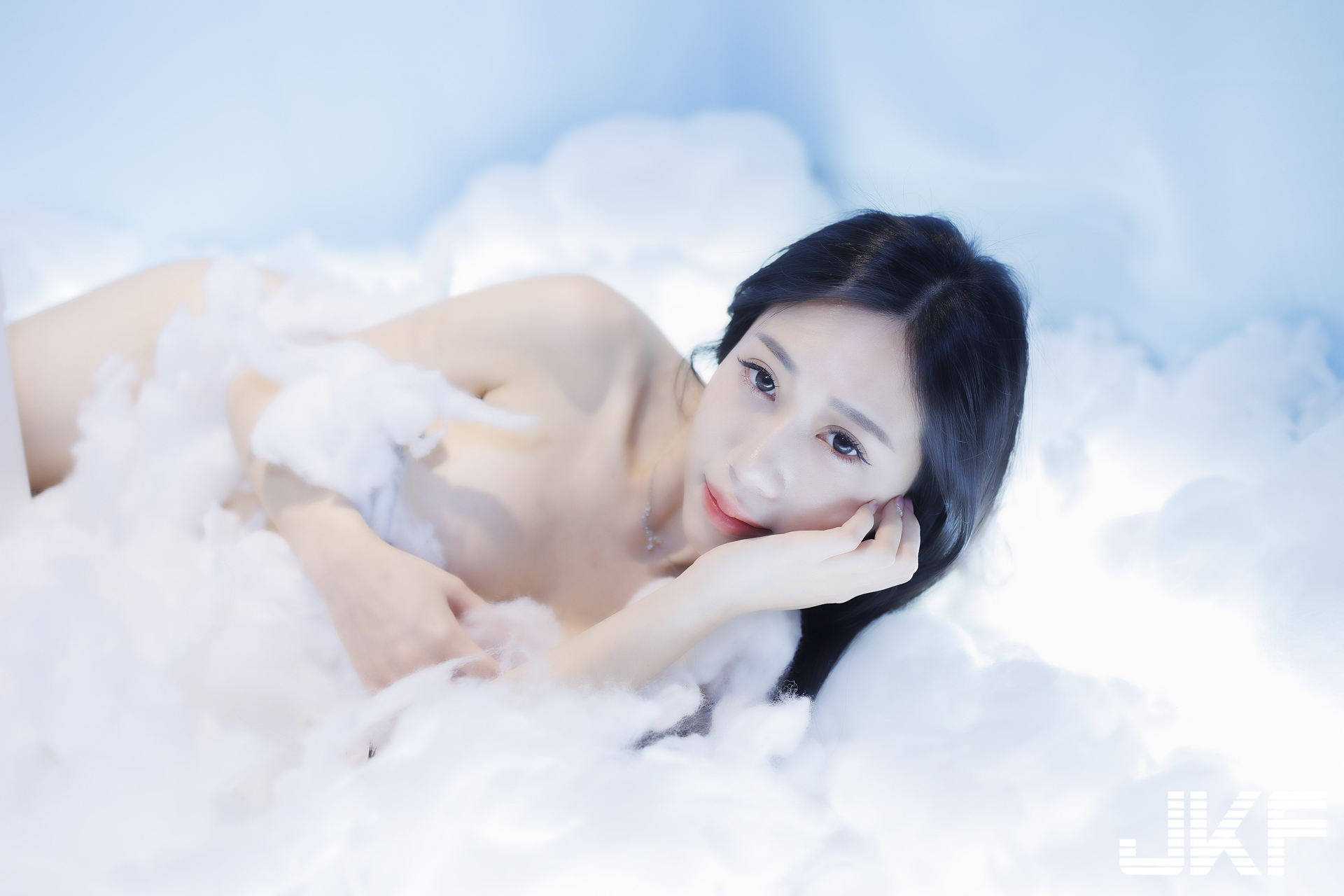 32G豪乳老闆娘「曼曼」大解放！黑蕾絲性感內衣展現迷人曲線