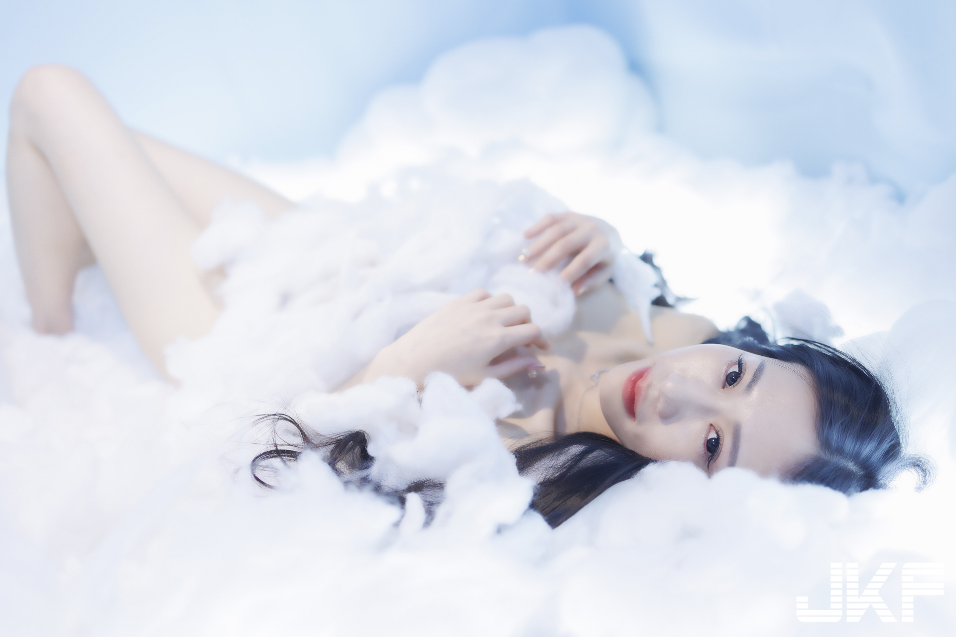 32G豪乳老闆娘「曼曼」大解放！黑蕾絲性感內衣展現迷人曲線