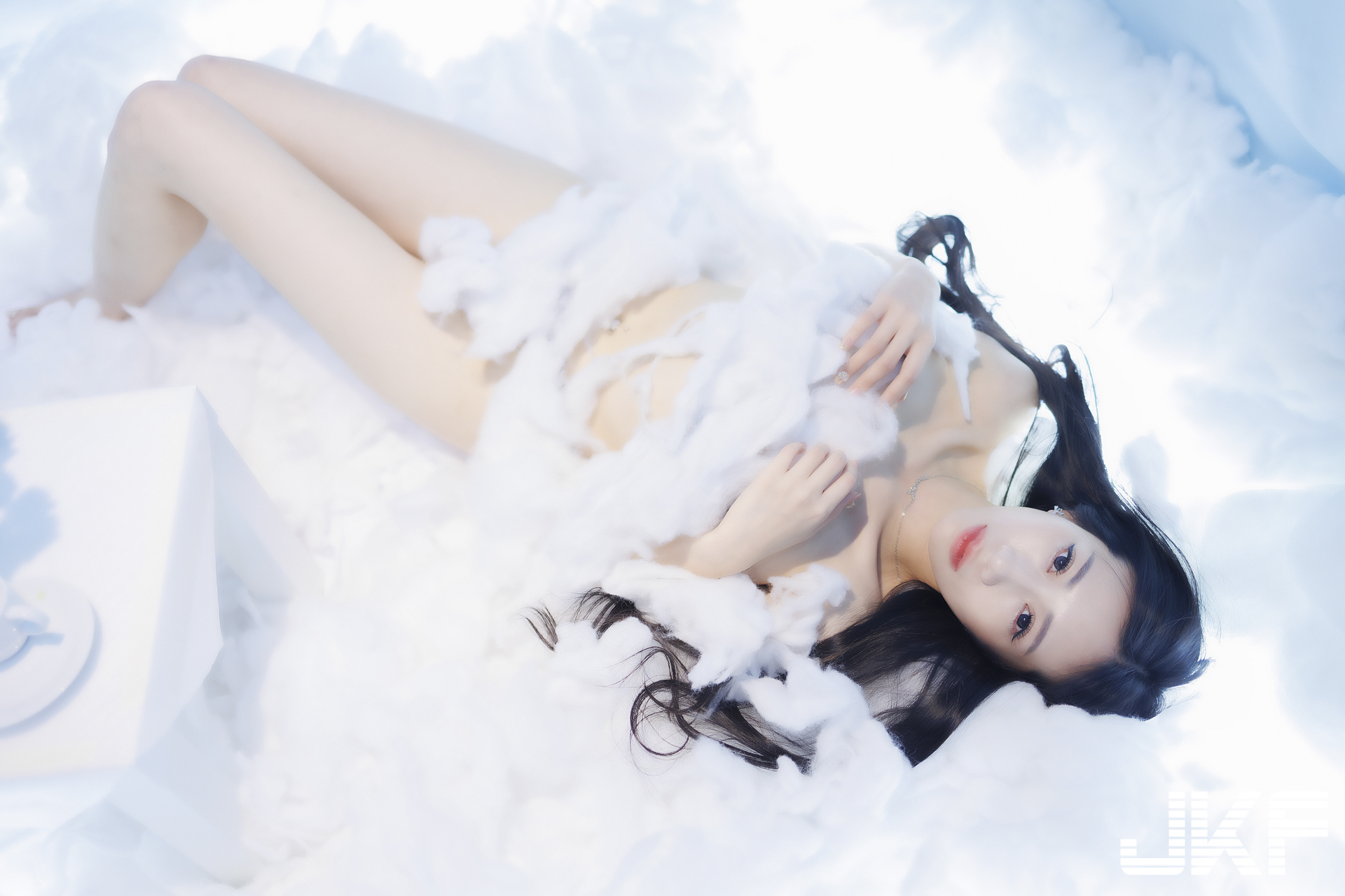 32G豪乳老闆娘「曼曼」大解放！黑蕾絲性感內衣展現迷人曲線