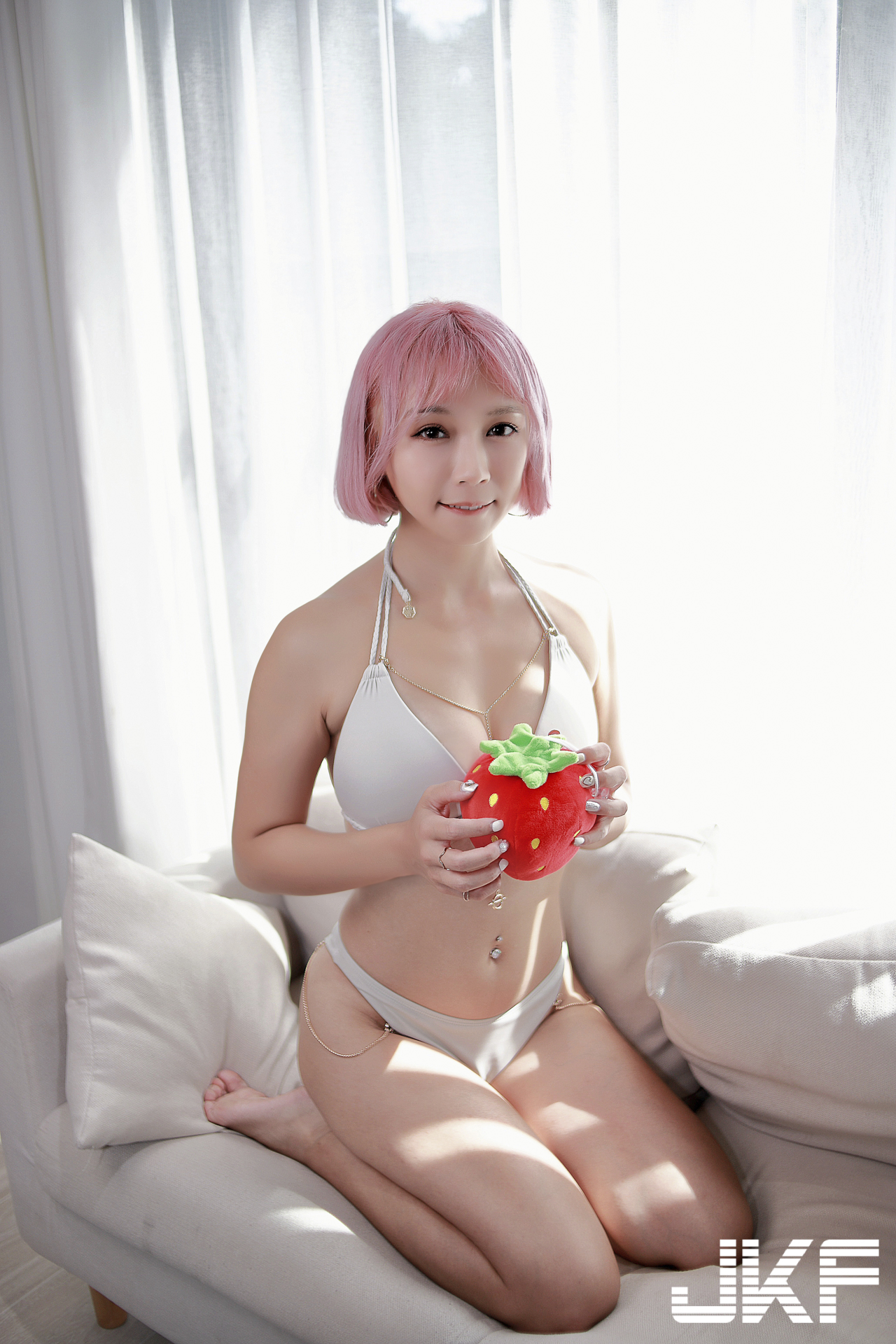 與短髮女神「瑪露可まる子」的居家幸福時光，勻稱細長美腿超迷人！