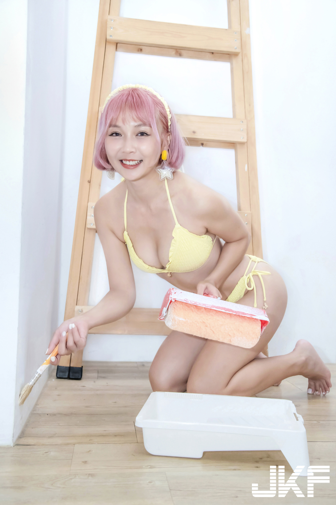 與短髮女神「瑪露可まる子」的居家幸福時光，勻稱細長美腿超迷人！