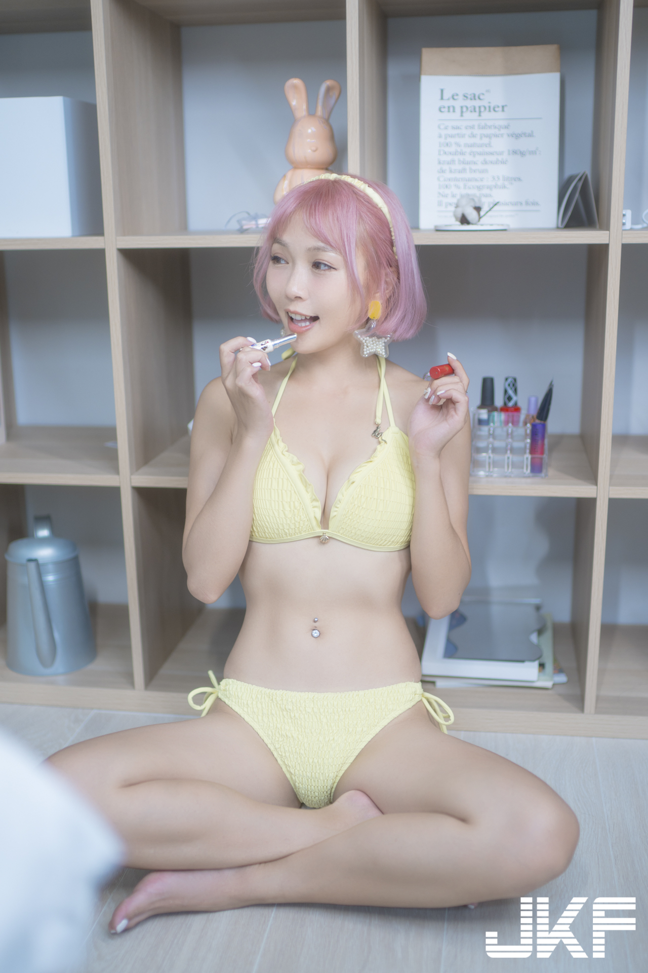 與短髮女神「瑪露可まる子」的居家幸福時光，勻稱細長美腿超迷人！