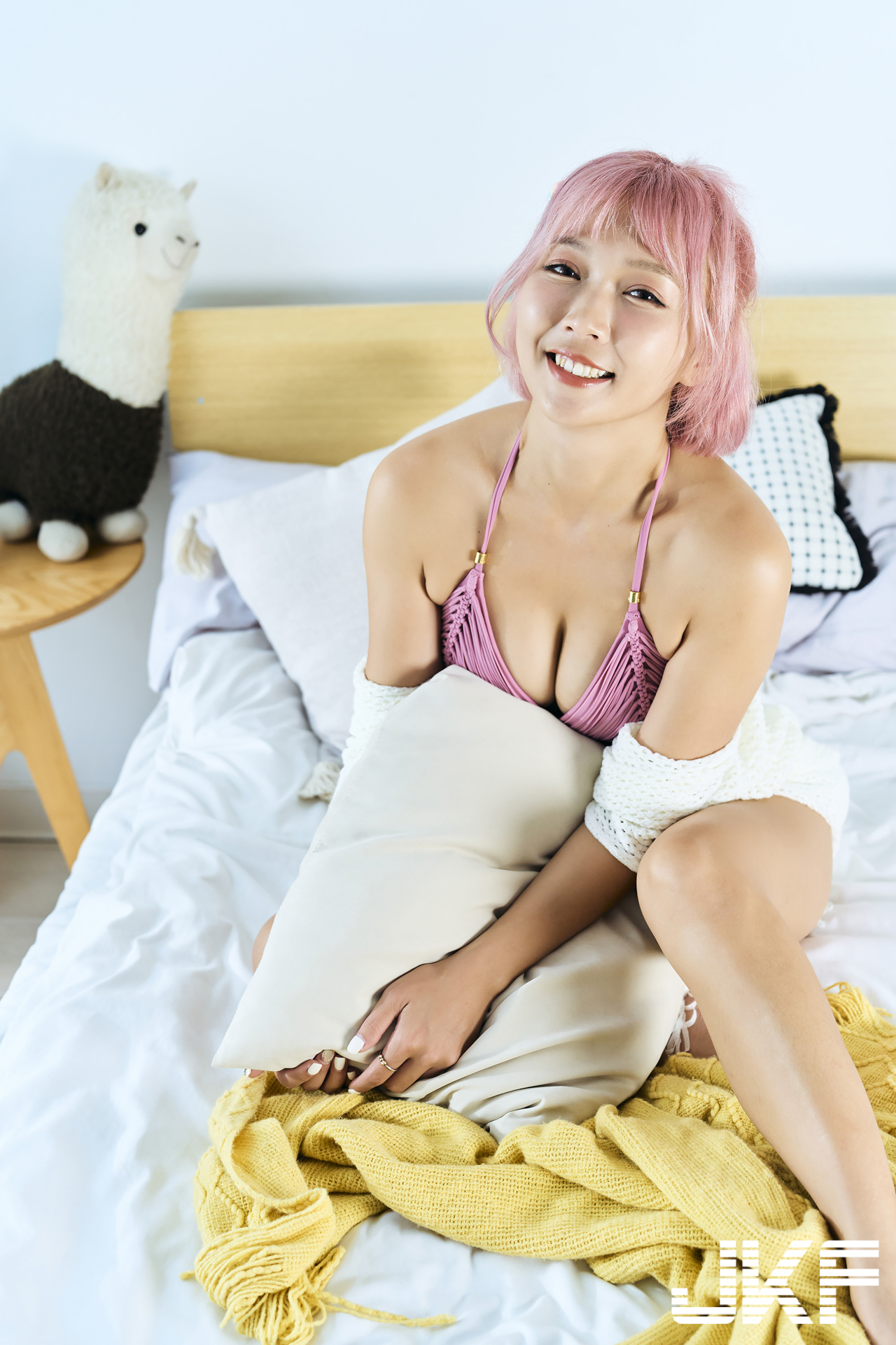 纖細有料短髮女神「瑪露可」，慵懶午後展現「性感嫵媚」的面貌！