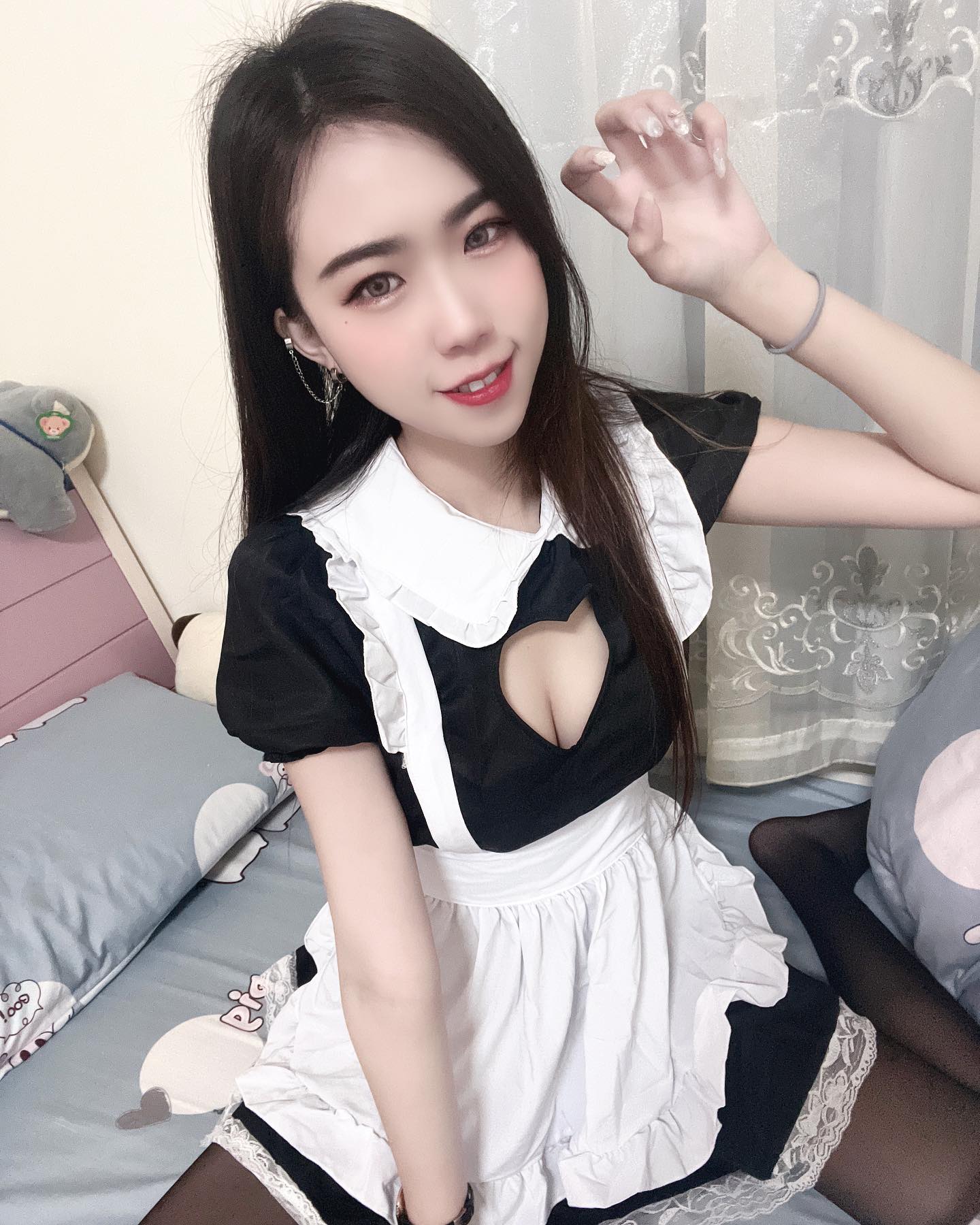 長腿女僕「妖妖」開洞鴨子坐，「爆乳黑絲襪」掌握流量密碼！