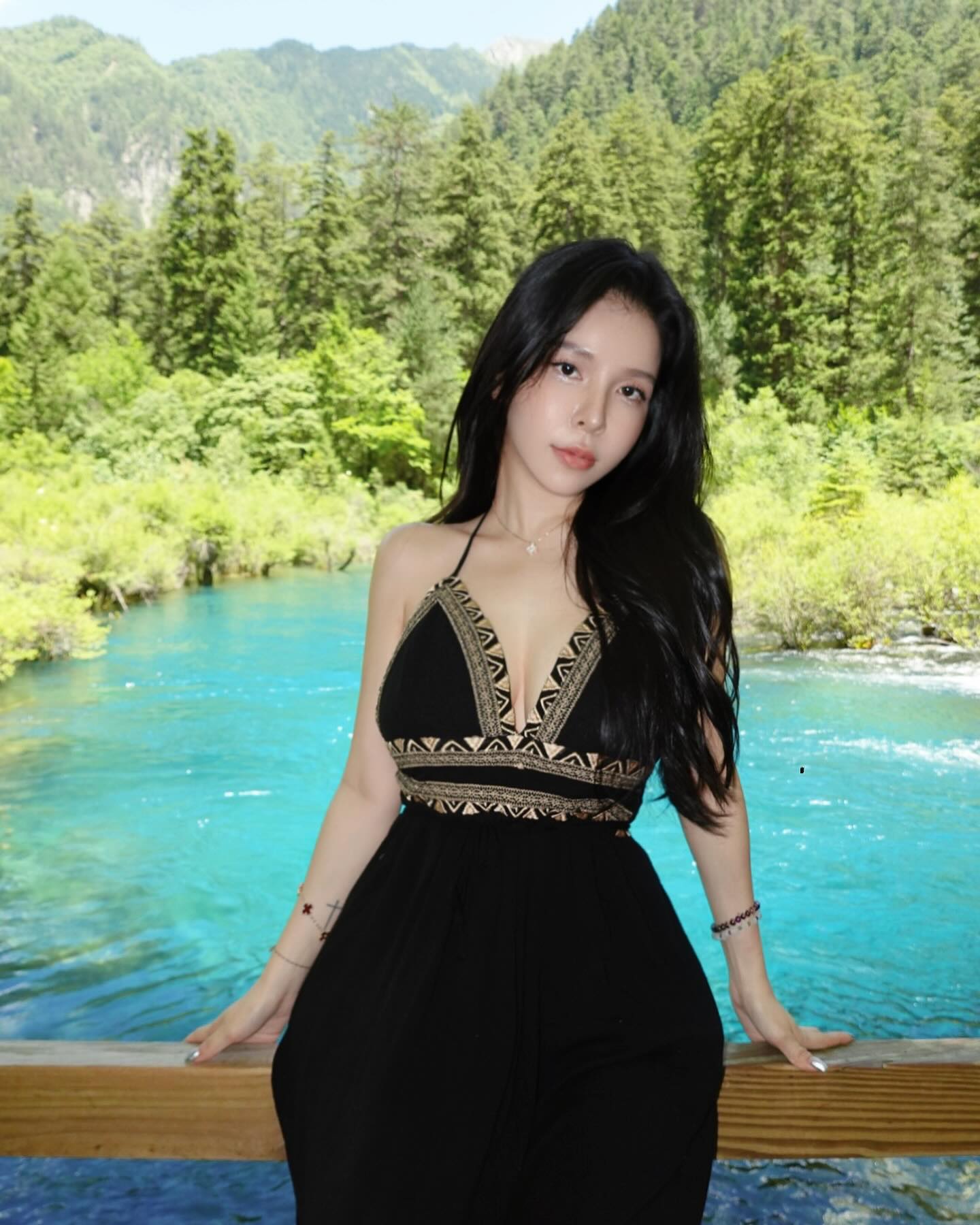 九寨溝露完奶換TRE露！巨乳女神「香菱」超凶H罩杯要來啦！